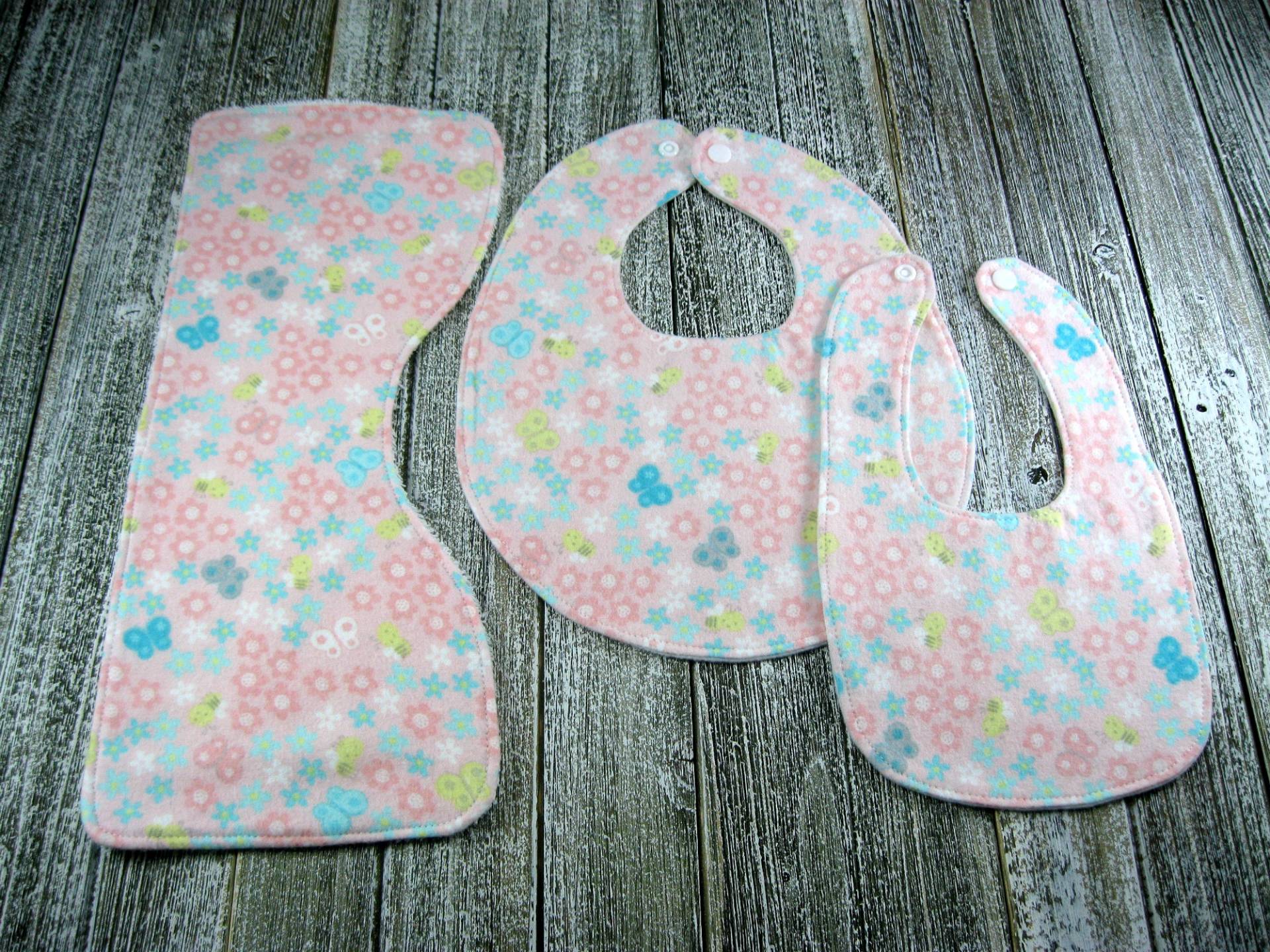 Baby Girl Burp Tuch & Lätzchen Set von Etsy - HDDBoutique