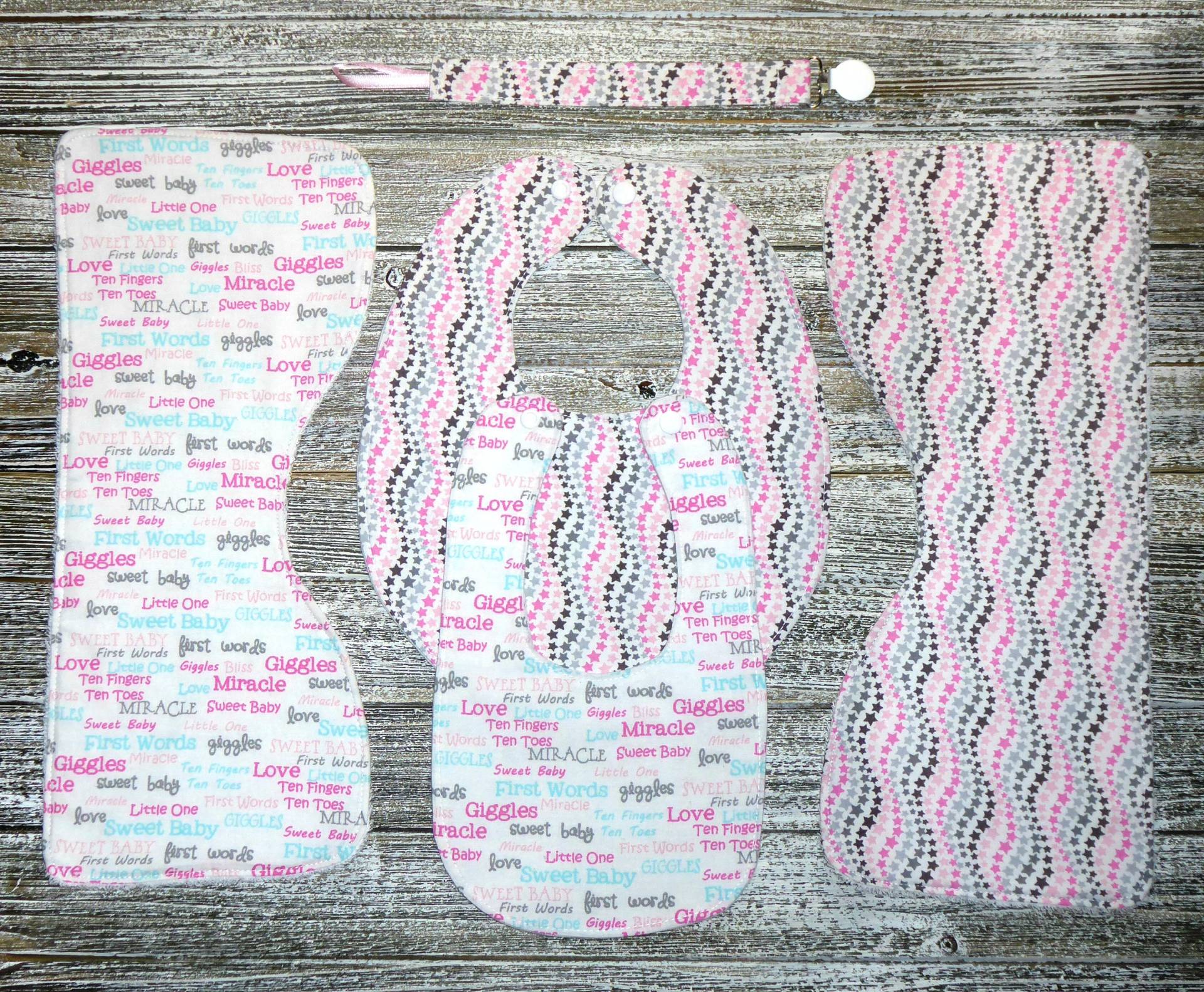 Baby Mädchen Lätzchen Spucktuch & Schnullerclip Geschenk-Set Rosa von Etsy - HDDBoutique