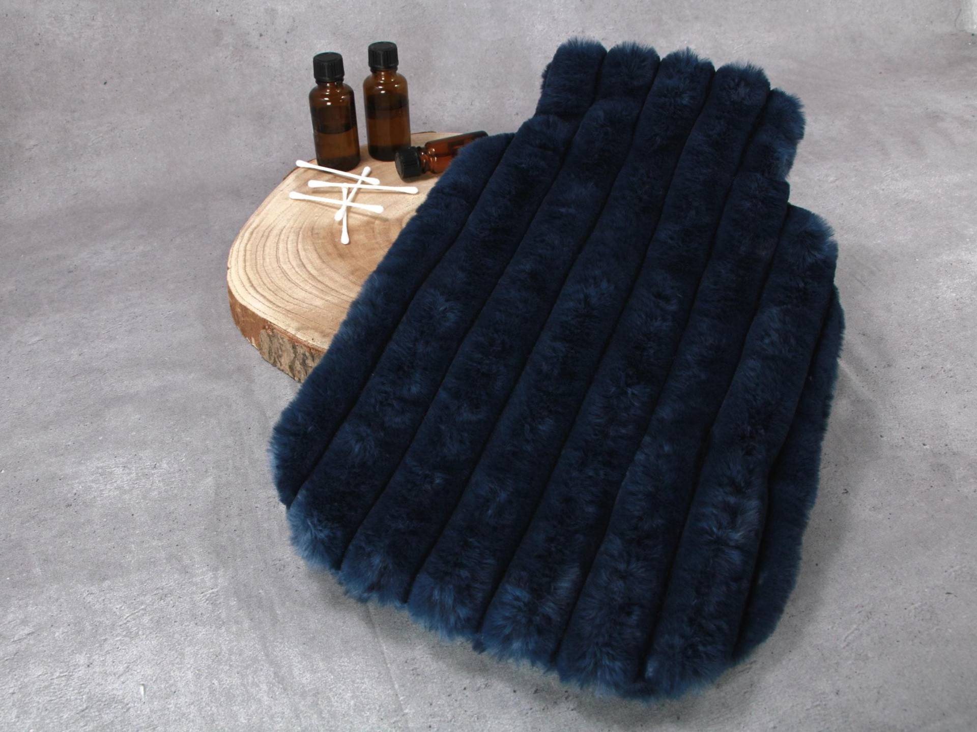 Wärmflaschenbezug, Bettflaschenhülle, Dunkelblaues Fell von Etsy - HKModeHandmade