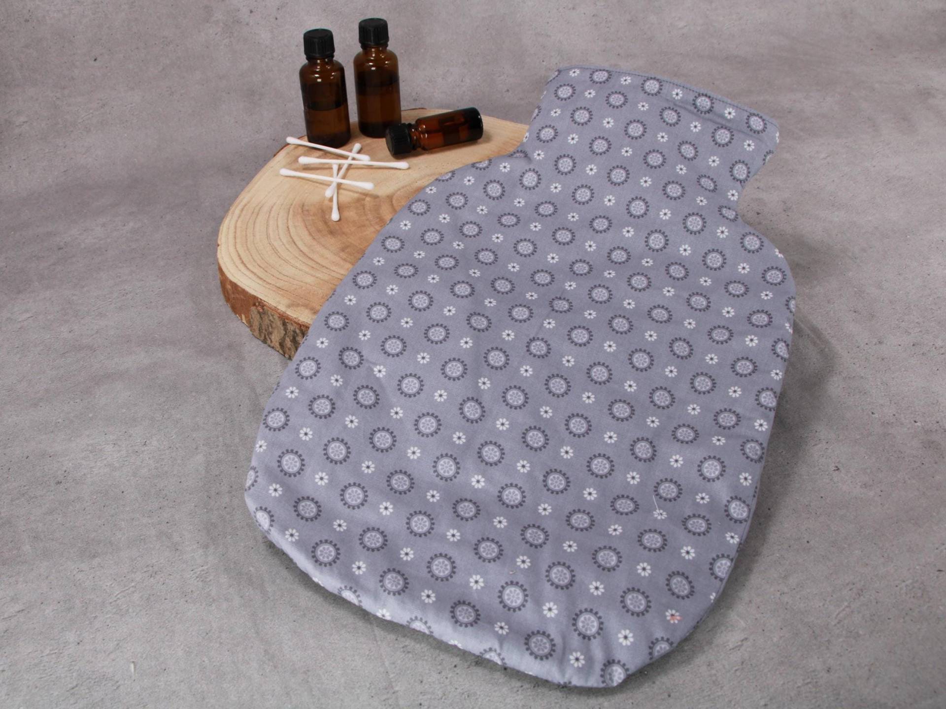 Wärmflaschenbezug, Bettflaschenhülle, Hellgrau Mit Blümchen Wärmflaschenbezug, Bettflaschenhülle, Hellgrau Mit Blümchen von Etsy - HKModeHandmade