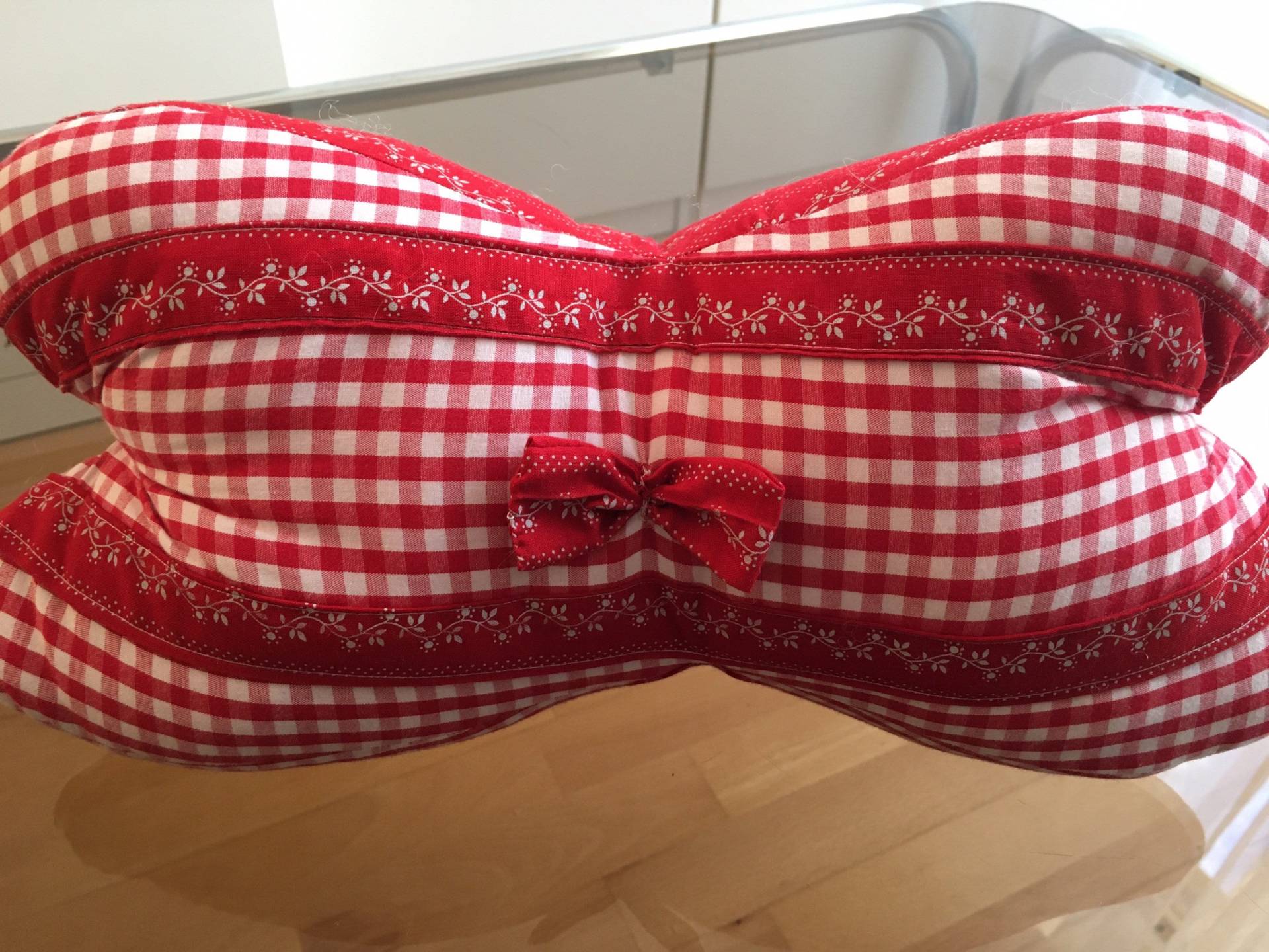 Leseknochen Heidi Rot/Karo, Dekokissen Lesekissen, Entspannungskissen, Wellness, Wohlfühlen, Relax Leseknochen Heidi Rot/Karo, Dekokissen Lesekissen, Entspannungskissen, Wellness, Wohlfühlen, Relax von Etsy - HOBBYNAEHSTUEBERL