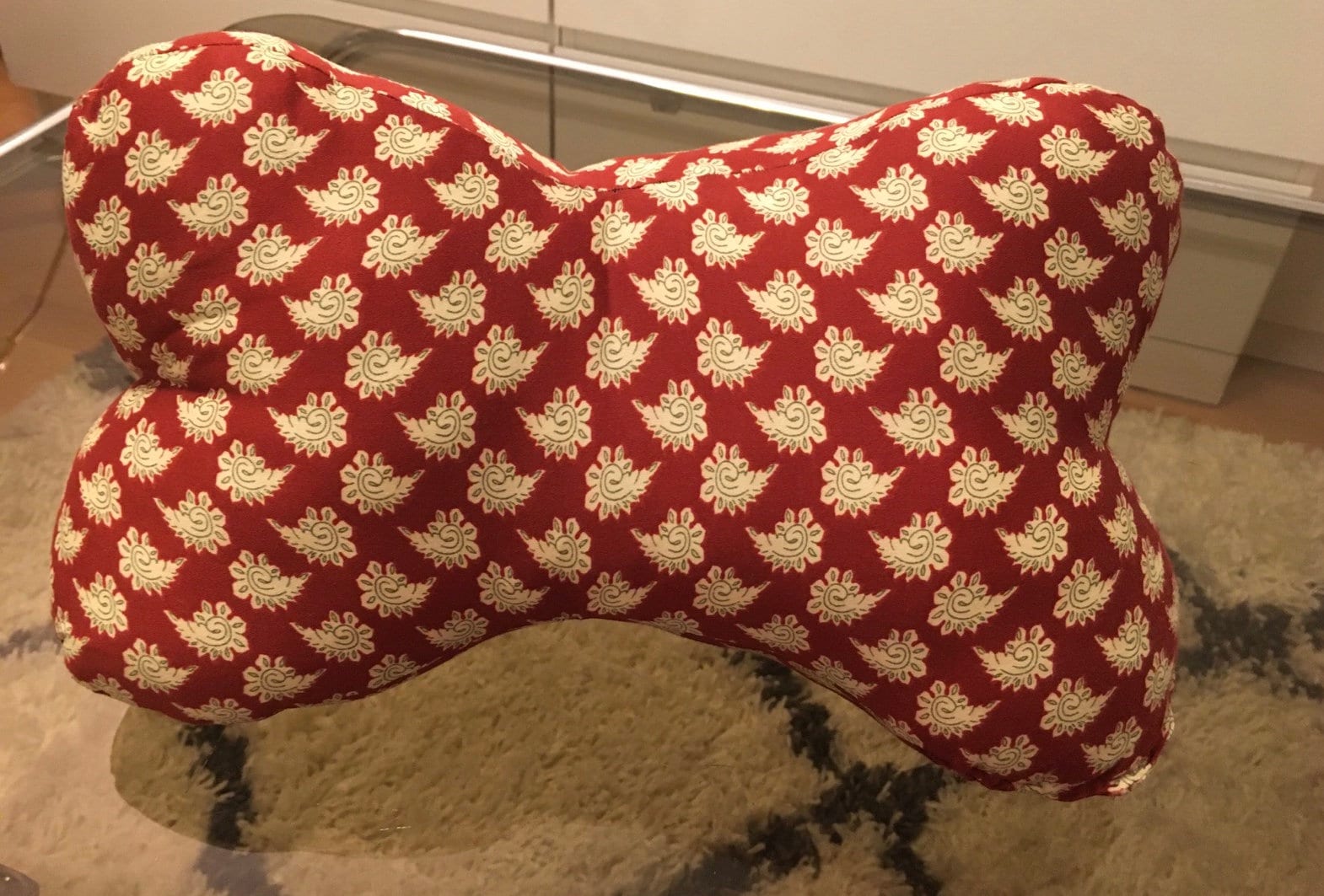 Leseknochen Sandra , Dekokissen , Nackenkissen, Lieblingskissen, Buchstütze, Relaxkissen Leseknochen Sandra , Dekokissen , Nackenkissen, Lieblingskissen, Buchstütze, Relaxkissen von Etsy - HOBBYNAEHSTUEBERL