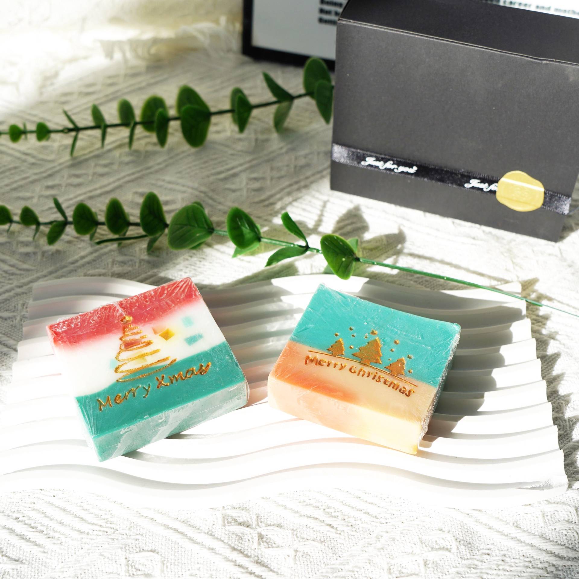 Christmas Soap, Santa & Tree Shaped Soap Bar, Essential Oil Gift Box, Handmade Holiday Stocking Stuffer, Festive For Her/Him Christmas Soap, Santa & Tree Shaped Soap Bar, Essential Oil Gift Box, Handmade Holiday Stocking Stuffer, Festive For Her/Him von Etsy - HOLIDAYSTUDIOSchatze
