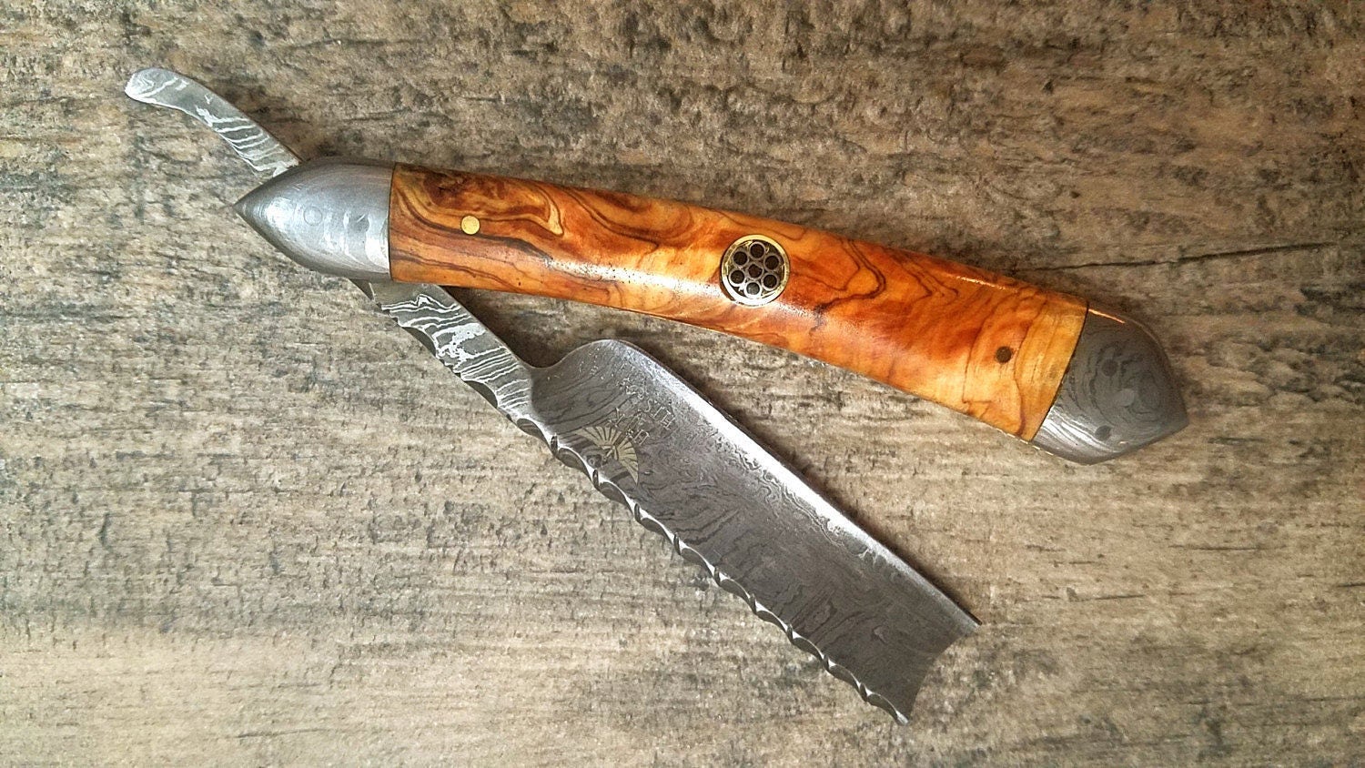 Hts-93 Damaskus Gerade Rasierer/Rasieren Handgefertigt Custom Geschmiedet Paduk Griff Hand Abgelegt Wirbelsäule Dienstprogramm Hts-93 Damaskus Gerade Rasierer/Rasieren Handgefertigt Custom Geschmiedet Paduk Griff Hand Abgelegt Wirbelsäule Dienstprogramm von Etsy - HTKnives