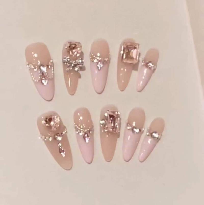 Press-On Nails Almond Angles von Etsy - HaNailsStudio
