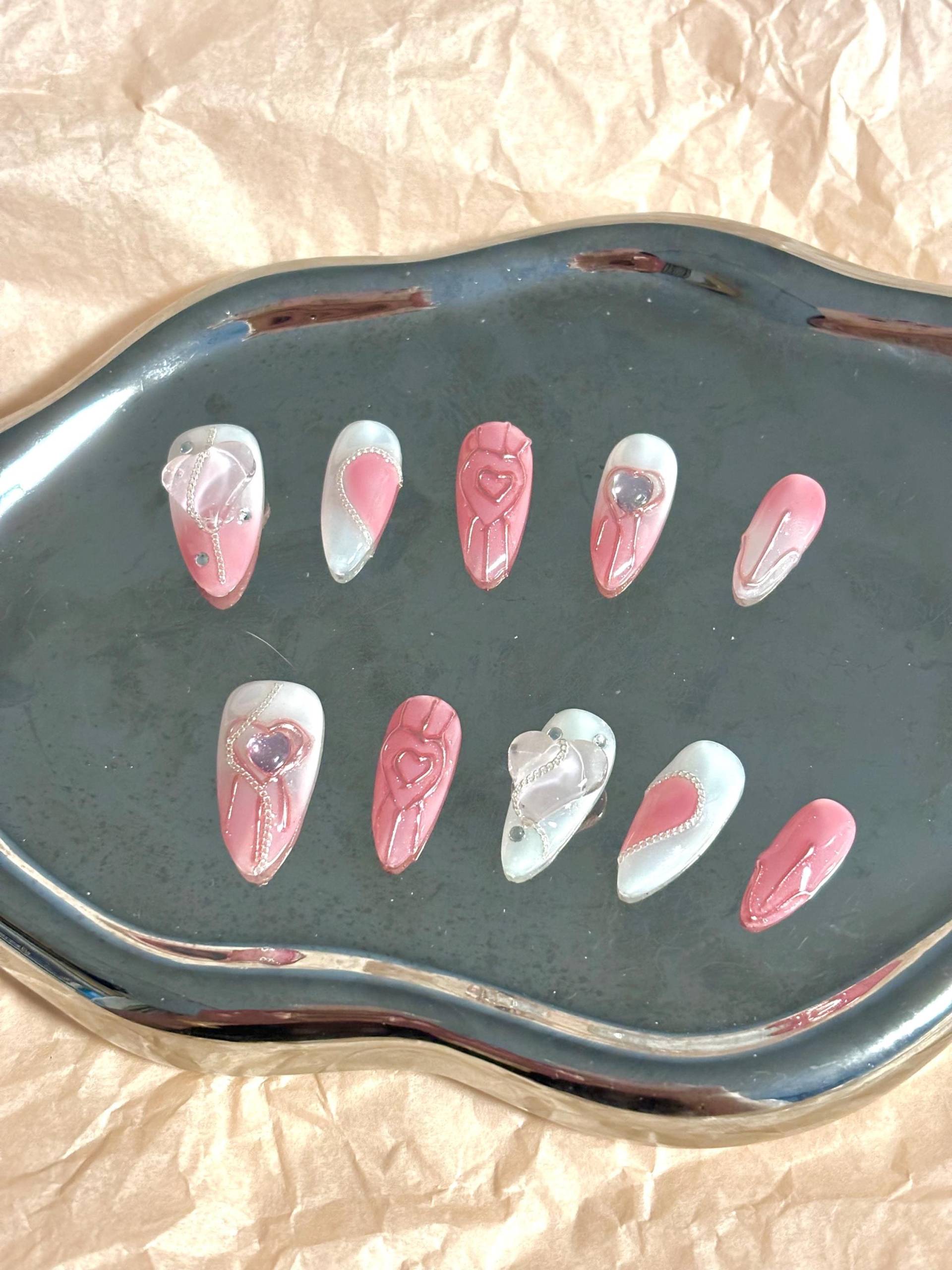 Press-On Nails Almond Heart Ice Press-On Nails Almond Heart Ice von Etsy - HaNailsStudio
