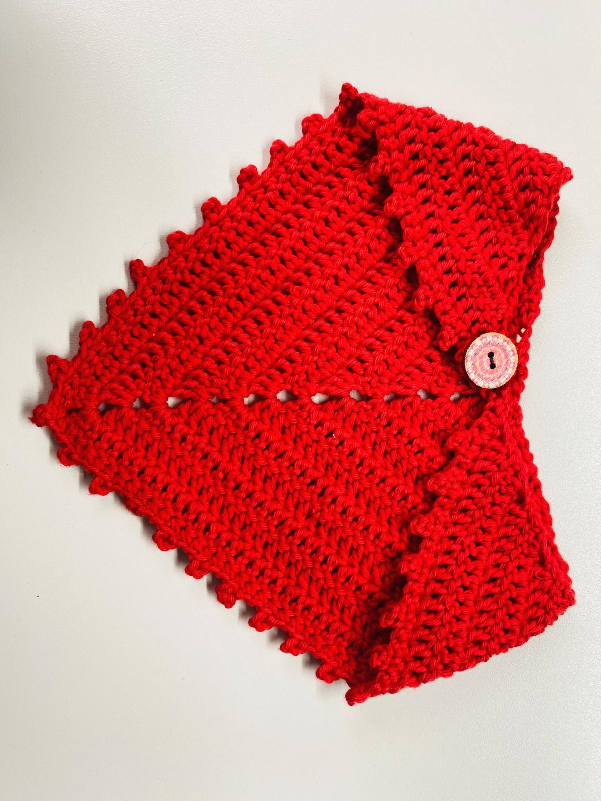 Gehäkeltes Baby-Dreieckstuch Rot | Halstuch Für Babys Mit Knopf Unikat Geschenk Zur Geburt Baby Accessoire Gehäkeltes Baby-Dreieckstuch Rot | Halstuch Für Babys Mit Knopf Unikat Geschenk Zur Geburt Baby Accessoire von Etsy - HaekeleienPaperArt