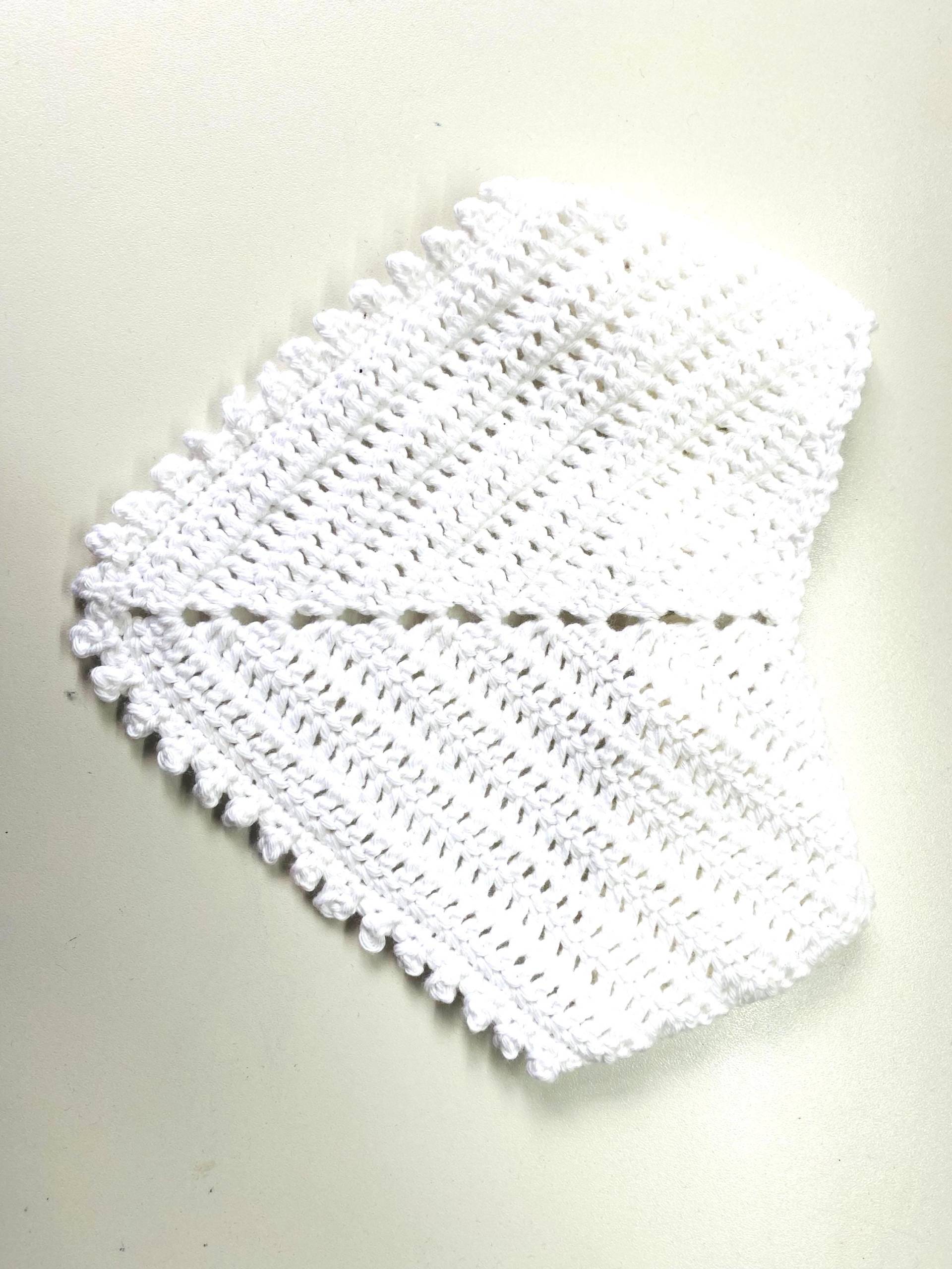Gehäkeltes Baby-Dreieckstuch Wei | Halstuch Für Babys Mit Knopf Unikat Geschenk Zur Geburt Baby Accessoire Gehäkeltes Baby-Dreieckstuch Wei | Halstuch Für Babys Mit Knopf Unikat Geschenk Zur Geburt Baby Accessoire von Etsy - HaekeleienPaperArt