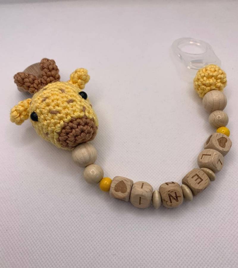Schnullerkette Gisela Die Giraffe - Gehäkelt & Personalisierbar Handgemachte Baby von Etsy - HaekelliebeMe