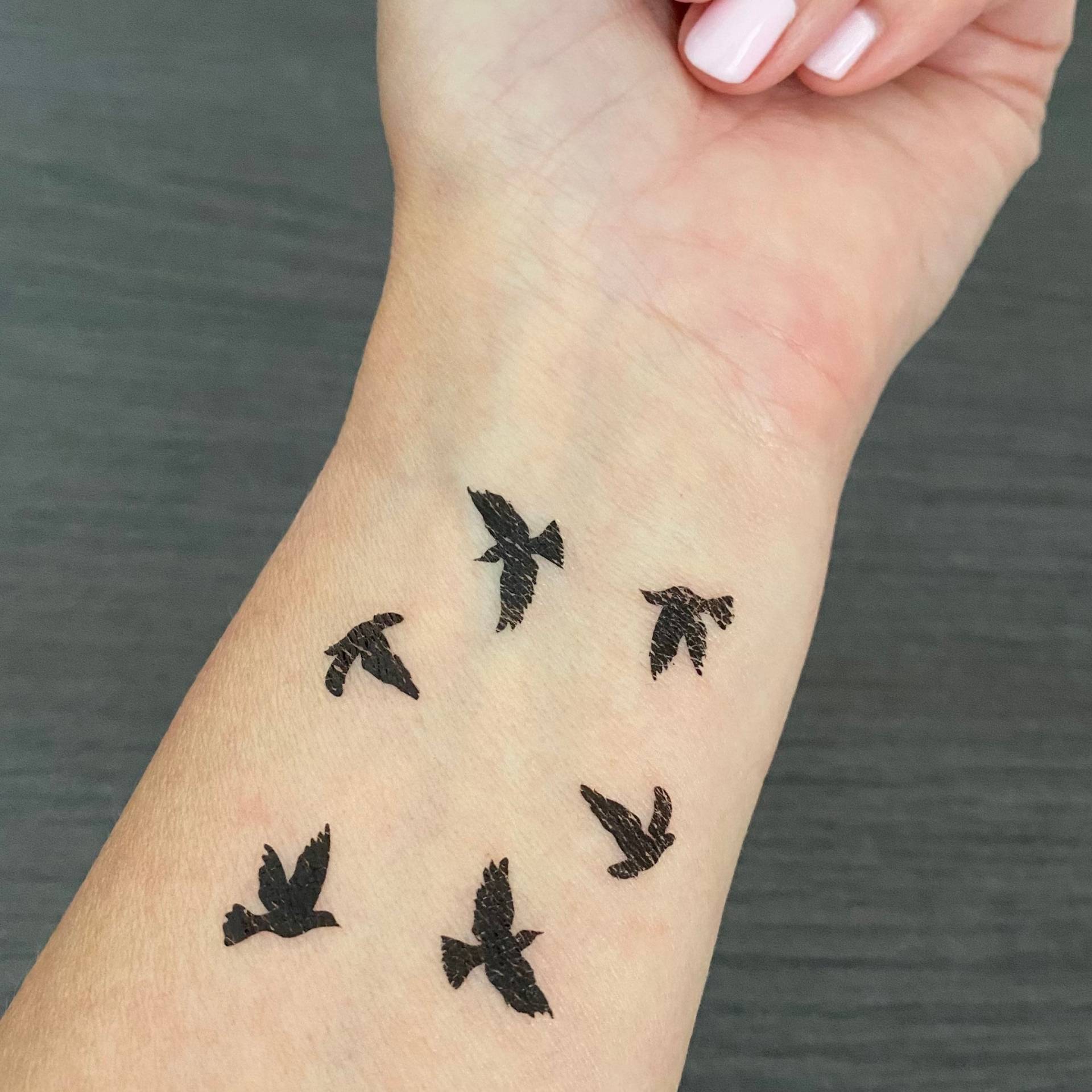 Schwarz Temporäre Tattoos Body Art Transfers Tatts Flash Skulls Tt426 Schwalben Fliegende Vögel von Etsy - Hailthenails