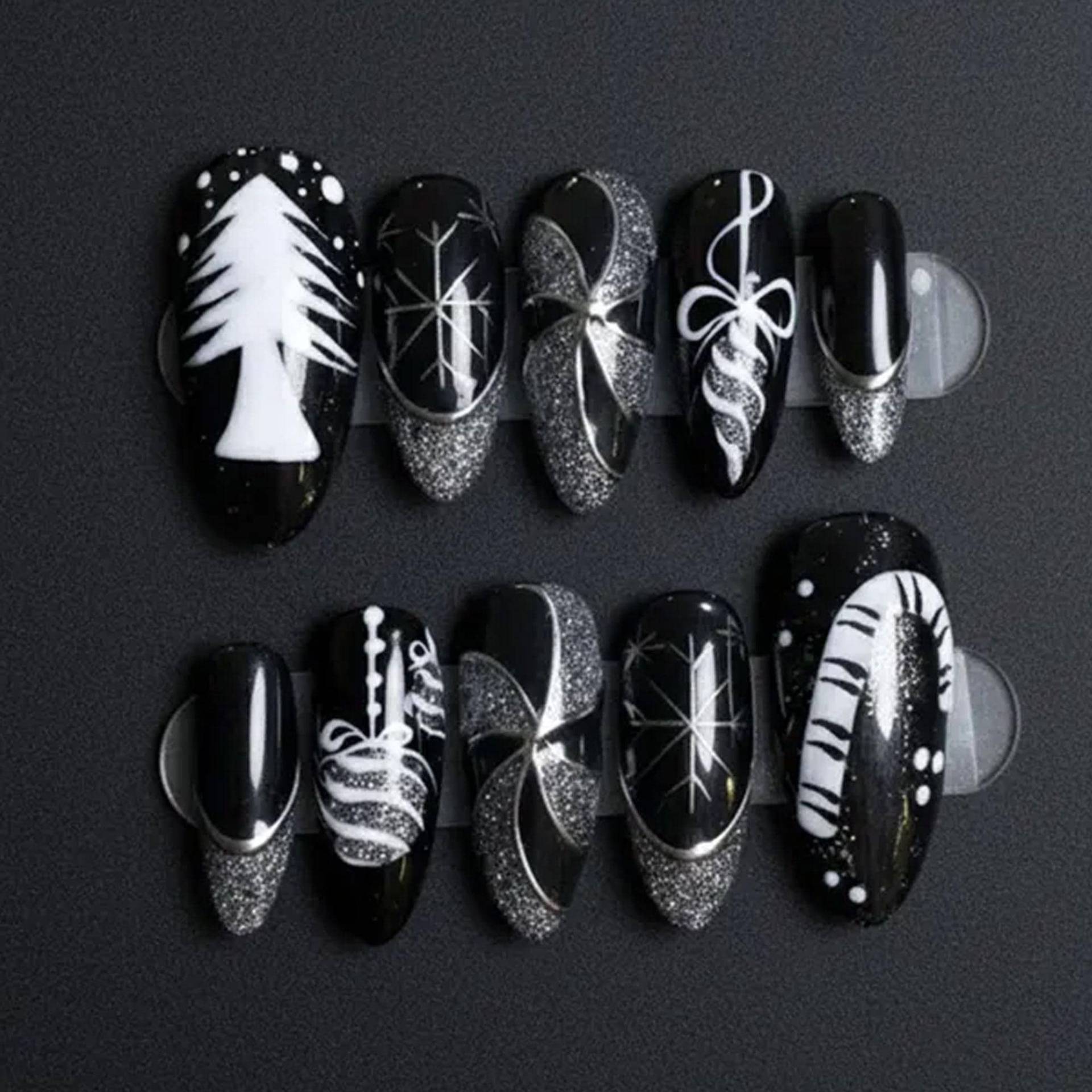 Handmade Black White Christmas Press On Nails | Snowflake Winter Tree Design Elegant Silver Glitter Holiday Set von Etsy - HandmadeByDanaLukes