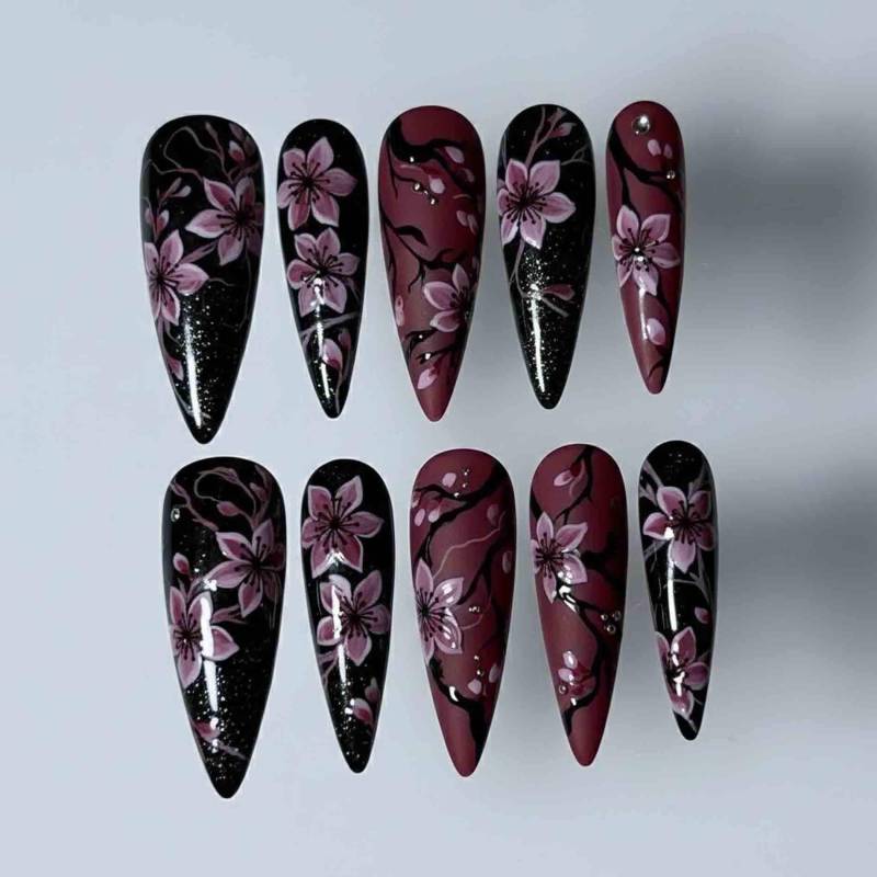 Handmade Burgundy & Black Sakura Press On Nails | Hand-Painted Cherry Blossom Art Stiletto Gothic Floral Set von Etsy - HandmadeByDanaLukes