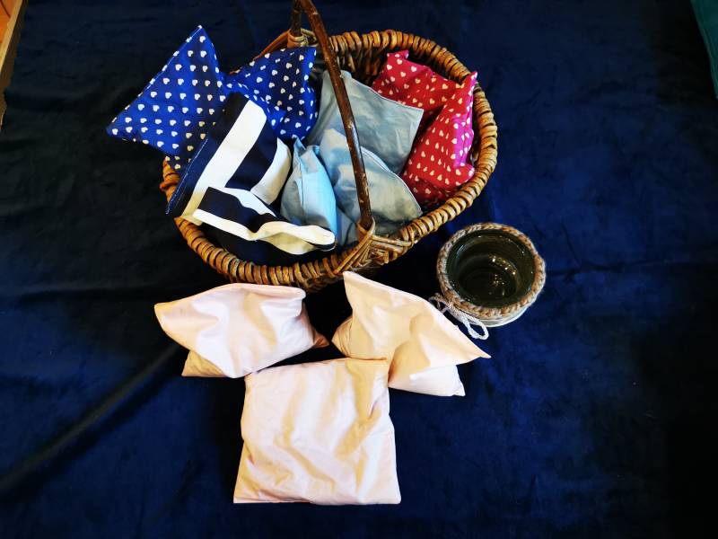 Rapssamen Körnerkissen Als Wärmekissen Oder Kältekissen von Etsy - HandmadeByNurWerbung