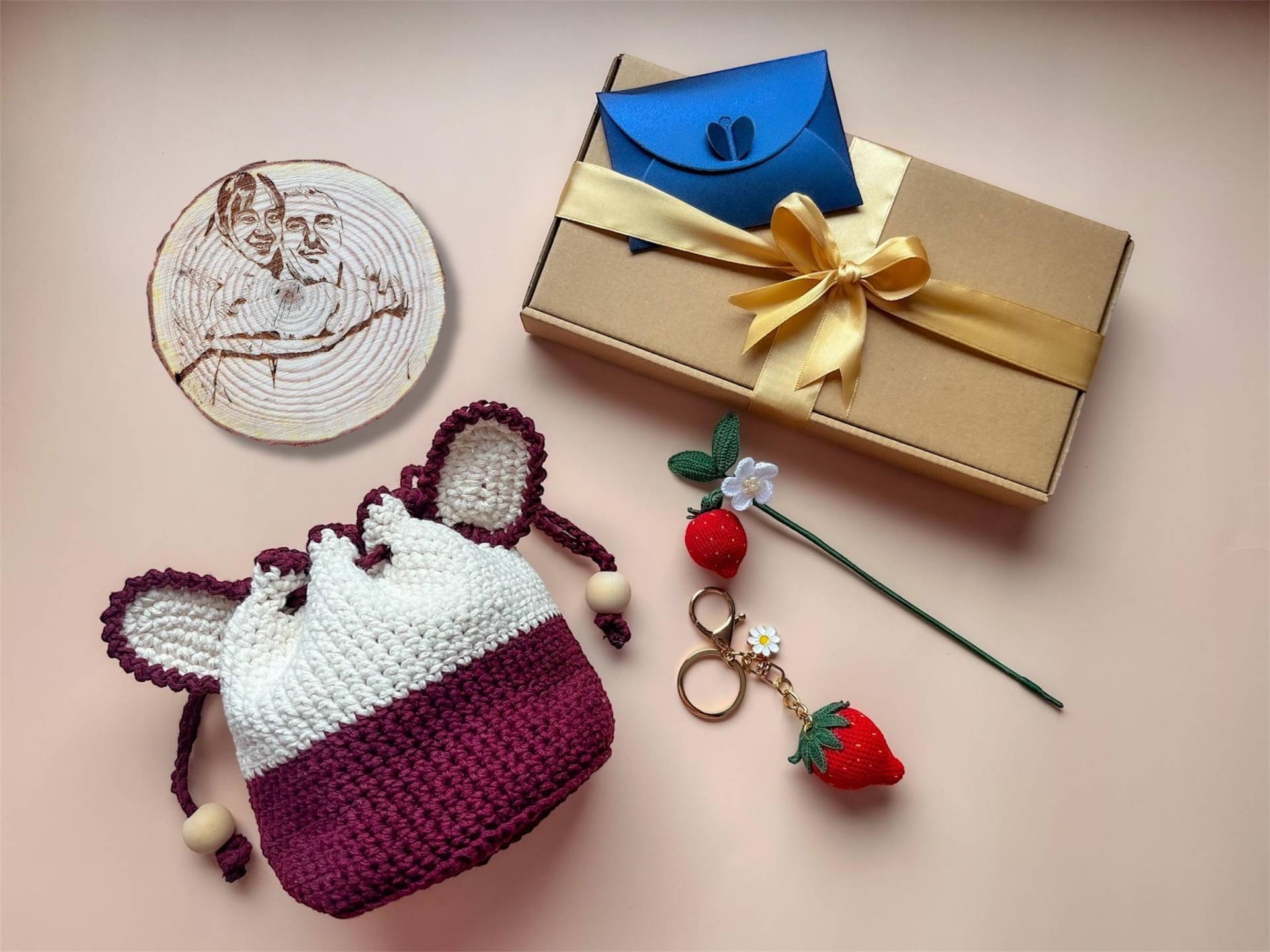 Geschenk Box, Gehäkelte Schlüsselanhänger, Lesezeichen, Beutel Tasche, Foto Magnet, Kuscheltiere Geschenk Box, Gehäkelte Schlüsselanhänger, Lesezeichen, Beutel Tasche, Foto Magnet, Kuscheltiere von Etsy - RuruAtelier