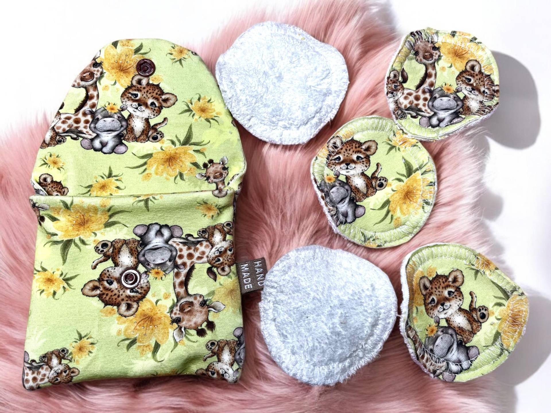 Exklusives Handgemachtes Kosmetiktäschchen Im Safaristil Mit 5 Luxuriösen Kosmetikpads Exklusives Handgemachtes Kosmetiktäschchen Im Safaristil Mit 5 Luxuriösen Kosmetikpads von Etsy - HandmadeMaLiMa