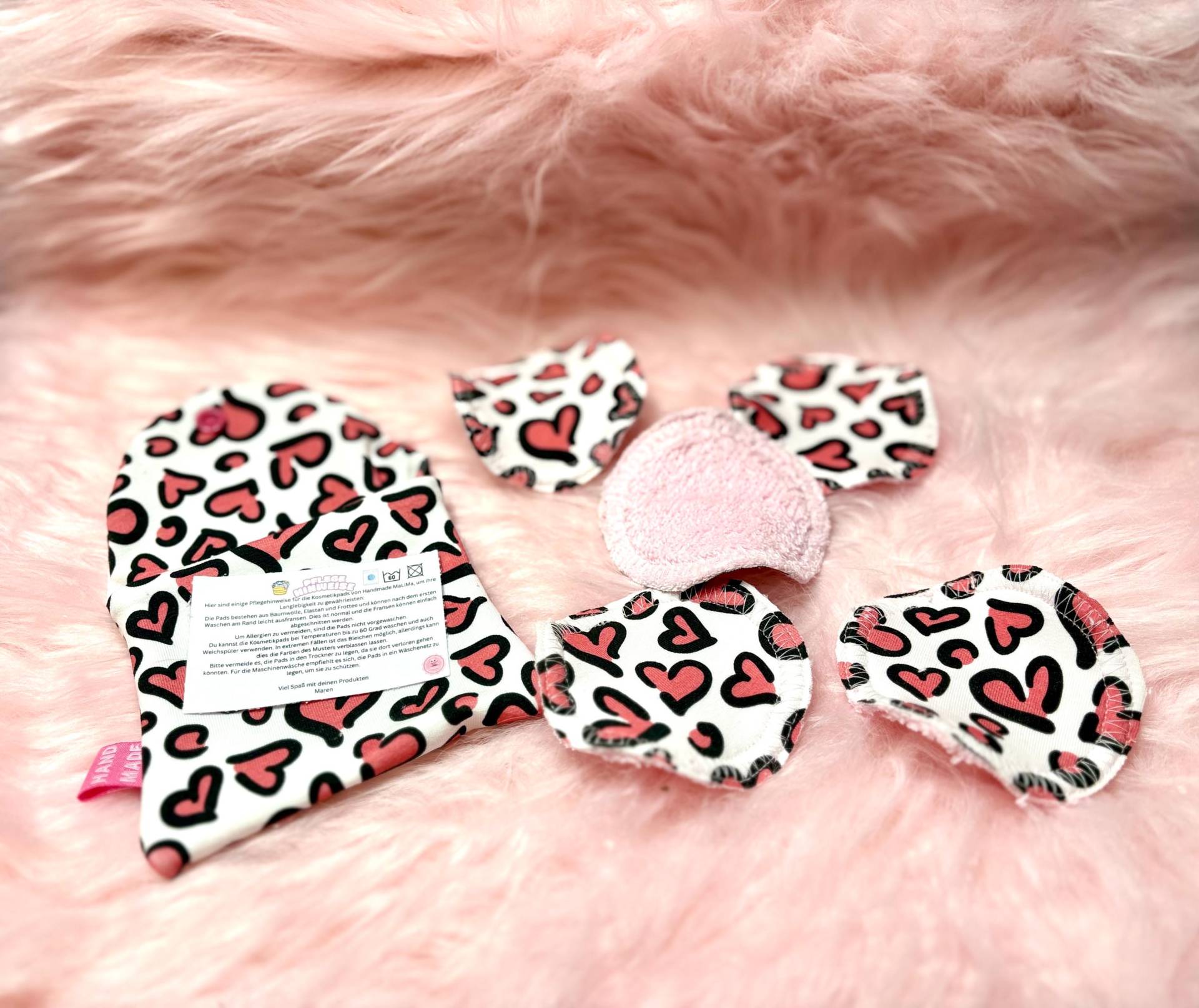 Zauberhaftes Kosmetiktäschchen Mit Wiederverwendbaren Herzchen-Pads - Einzigartiges Handgemachtes Unikat Zauberhaftes Kosmetiktäschchen Mit Wiederverwendbaren Herzchen-Pads - Einzigartiges Handgemachtes Unikat von Etsy - HandmadeMaLiMa