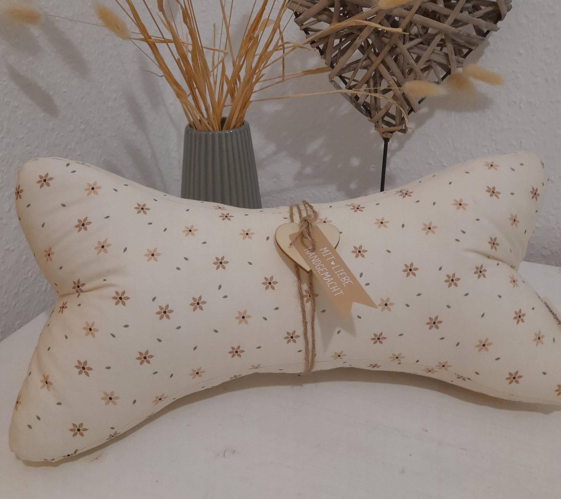 Leseknochen Nackenkissen 36x18 cm Handmade Blütenzauber von Etsy - FadenSpektakel