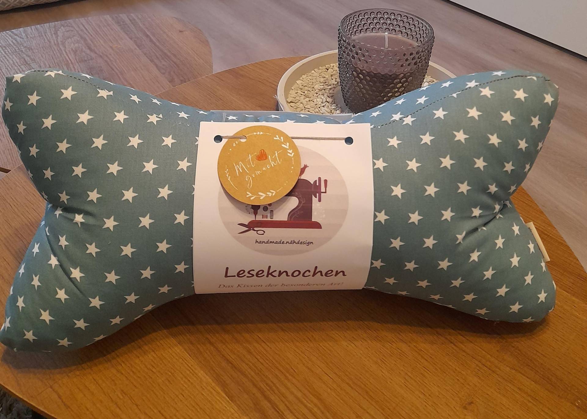 Leseknochen Nackenkissen 36x18 cm Handmade Sterne Mintgrün von Etsy - FadenSpektakel