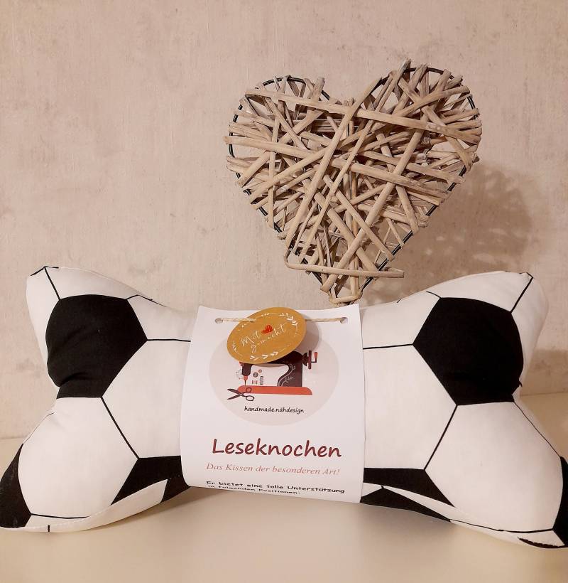 Leseknochen Nackenkissen 36x18 cm Motiv Fußball Schwarz/Weiß von Etsy - FadenSpektakel