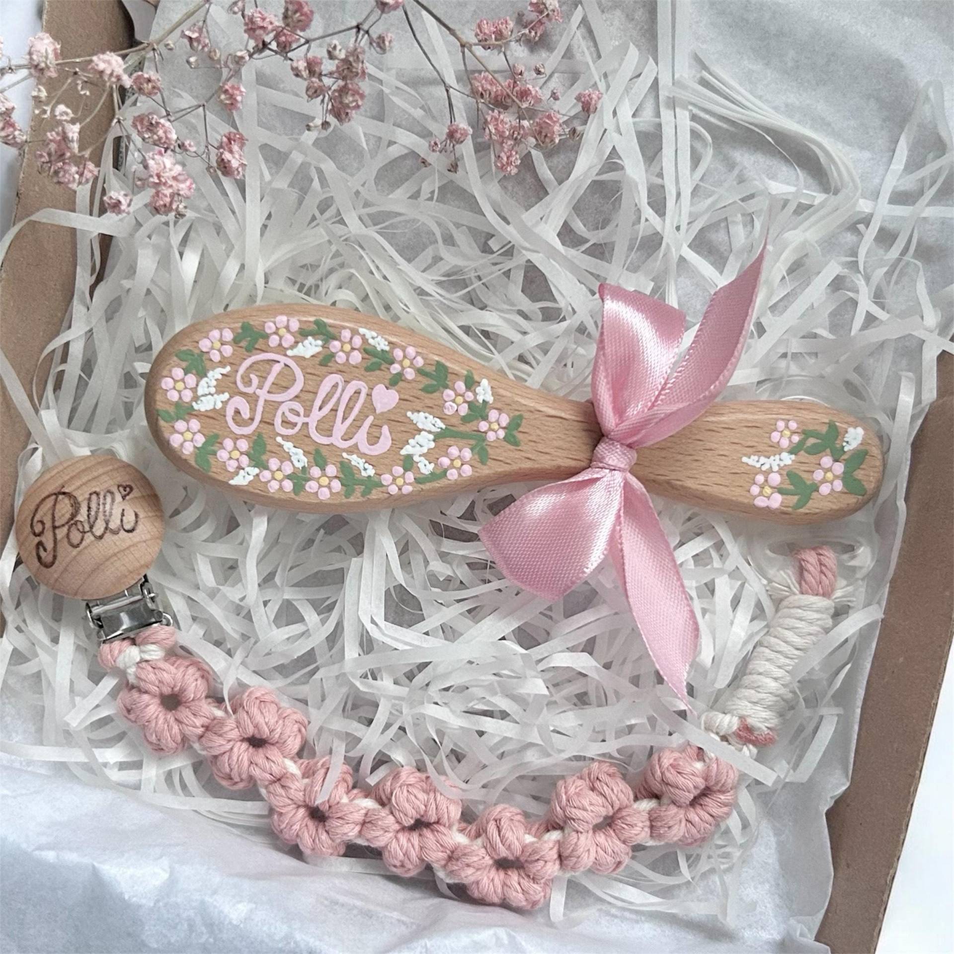 Personalized Baby Gift Set Shower Natural Wooden Brush Macrame Pacifier Chain New Mom Care Package Essential First Time von Etsy - HandmadebyKeraniShop