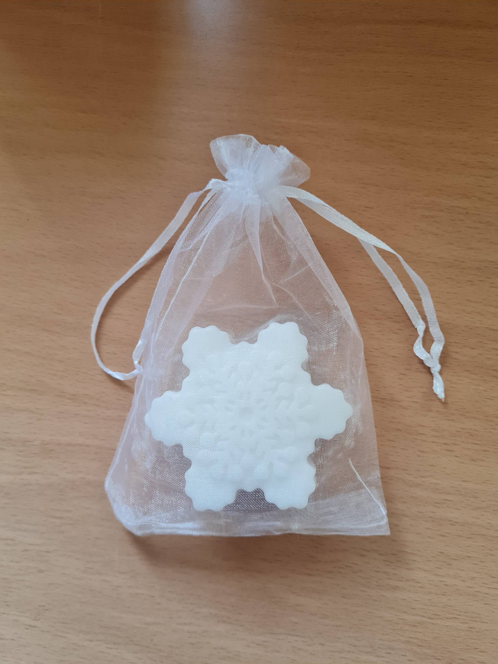 Schneeflocken Sheabutter Seife Verschiedene Sorten Unisex von Etsy - HandmadebySEWShop