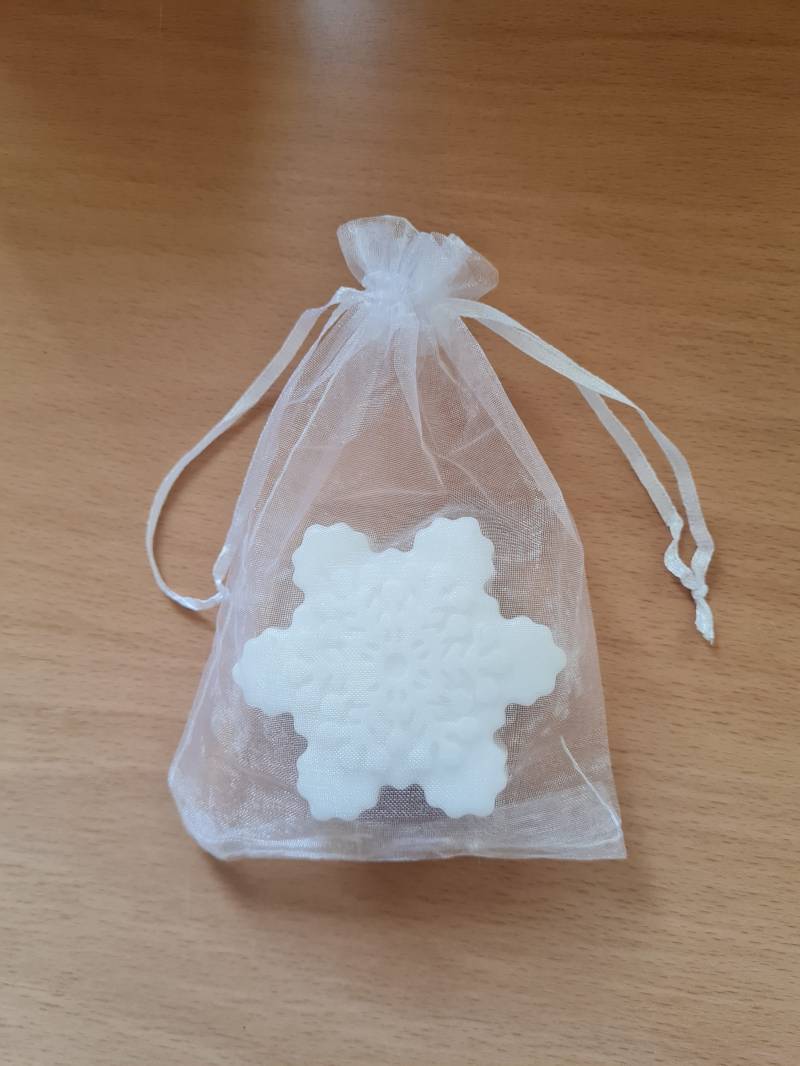 Schneeflocken Sheabutter Seife Verschiedene Sorten Unisex Schneeflocken Sheabutter Seife Verschiedene Sorten Unisex von Etsy - HandmadebySEWShop