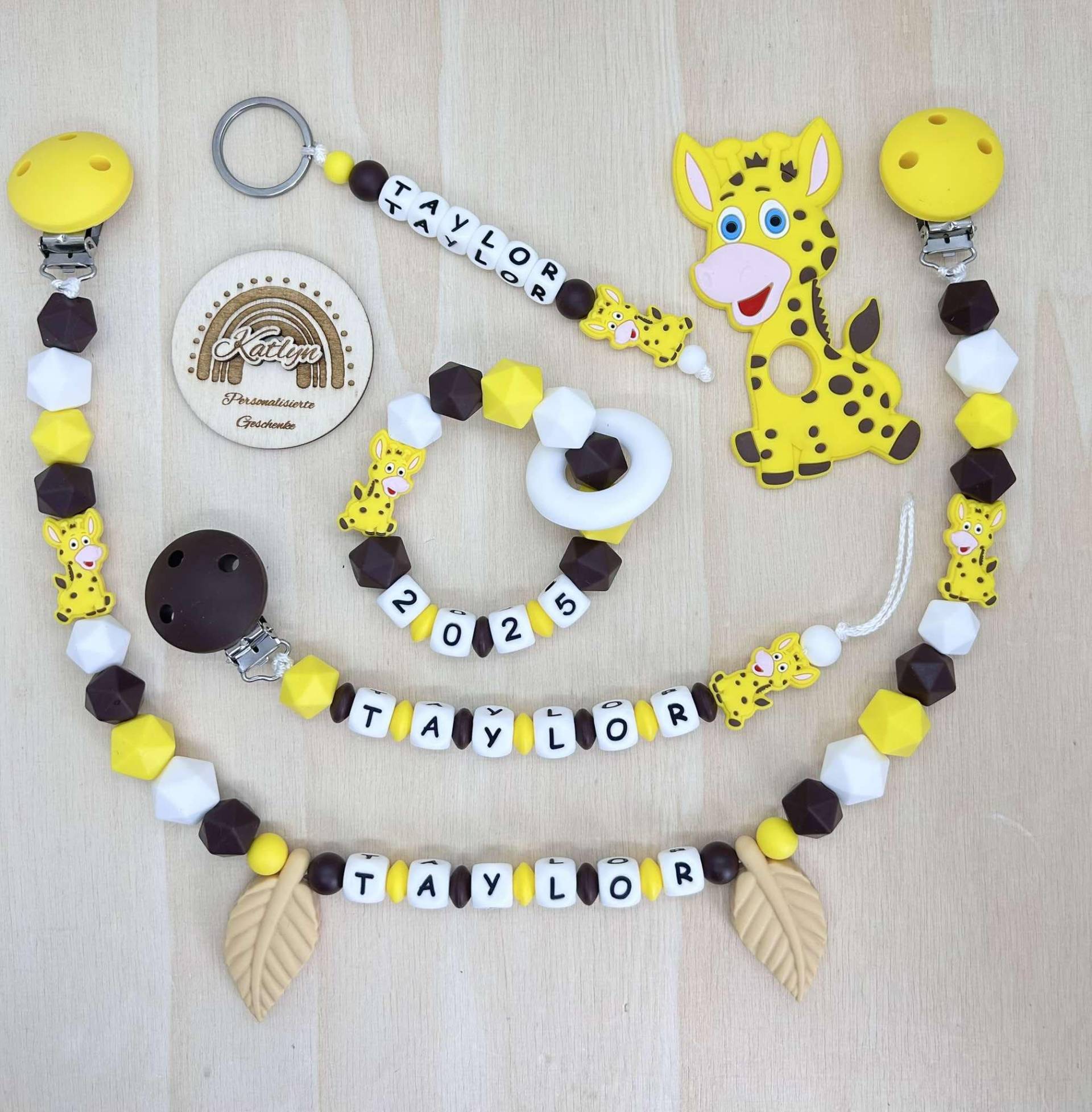 Babygeschenk Schnullerkette Mit Name , Kinderwagenkette, Schlüsselanhänger Aus Silikon Perlen Giraffe Braun Gelb + Ring Adaptor Gratis von Etsy - Handmadekatlyn