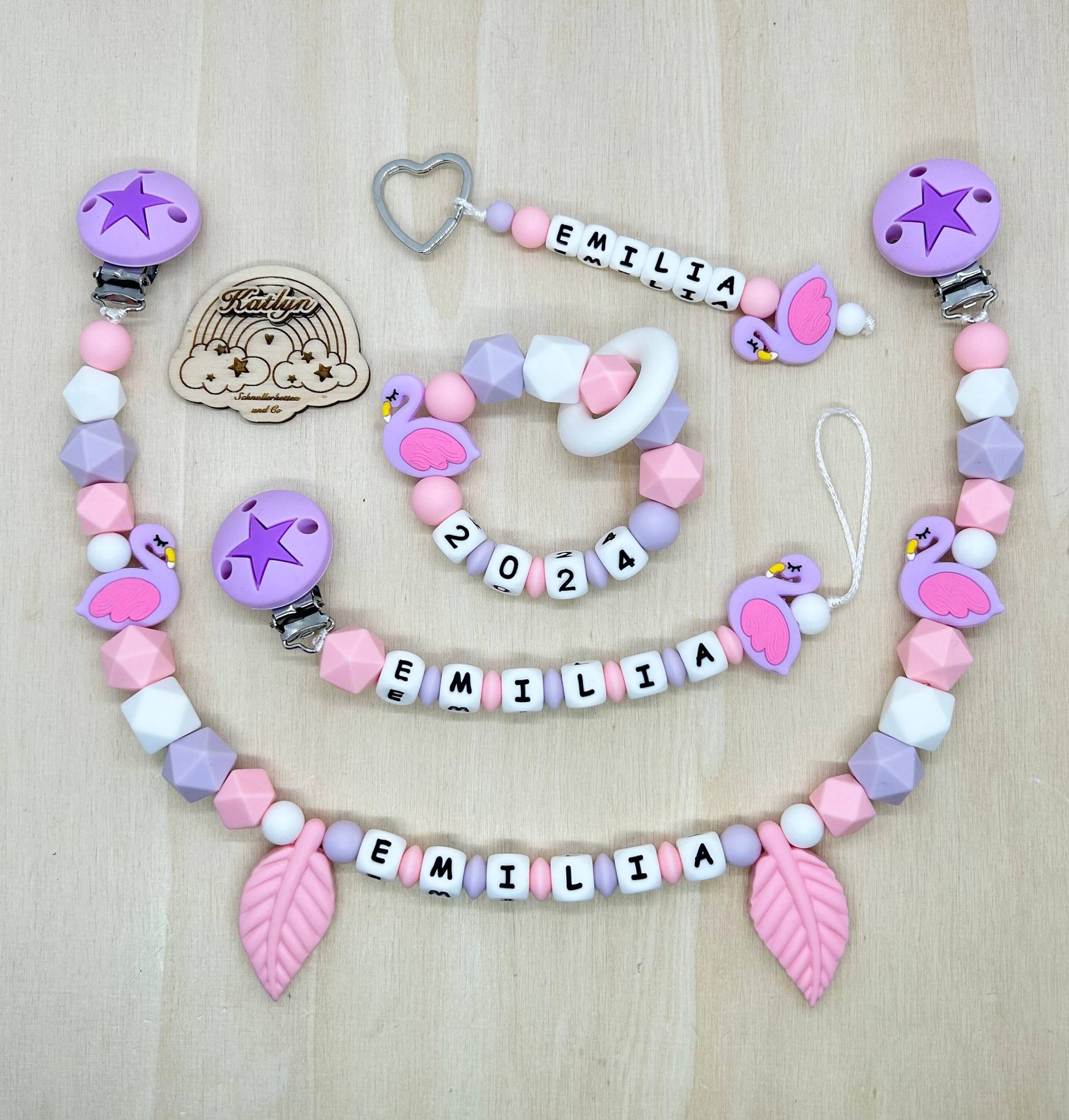 Babygeschenk Schnullerkette Mit Name , Kinderwagenkette, Schlüsselanhänger Und Greifling Aus Silikon Perlen Flamingo + Ring Adaptor Gratis Babygeschenk Schnullerkette Mit Name , Kinderwagenkette, Schlüsselanhänger Und Greifling Aus Silikon Perlen Flamingo + Ring Adaptor Gratis von Etsy - Handmadekatlyn