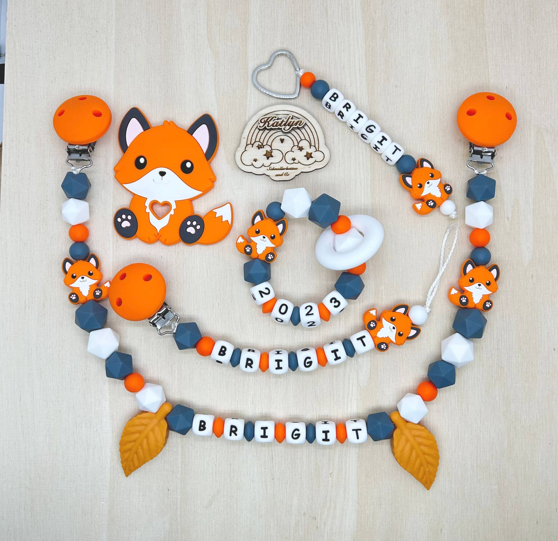 Babygeschenk Schnullerkette Mit Name , Kinderwagenkette, Schlüsselanhänger Und Greifling Aus Silikon Perlen Fuchs + Ring Adaptor Gratis Babygeschenk Schnullerkette Mit Name , Kinderwagenkette, Schlüsselanhänger Und Greifling Aus Silikon Perlen Fuchs + Ring Adaptor Gratis von Etsy - Handmadekatlyn