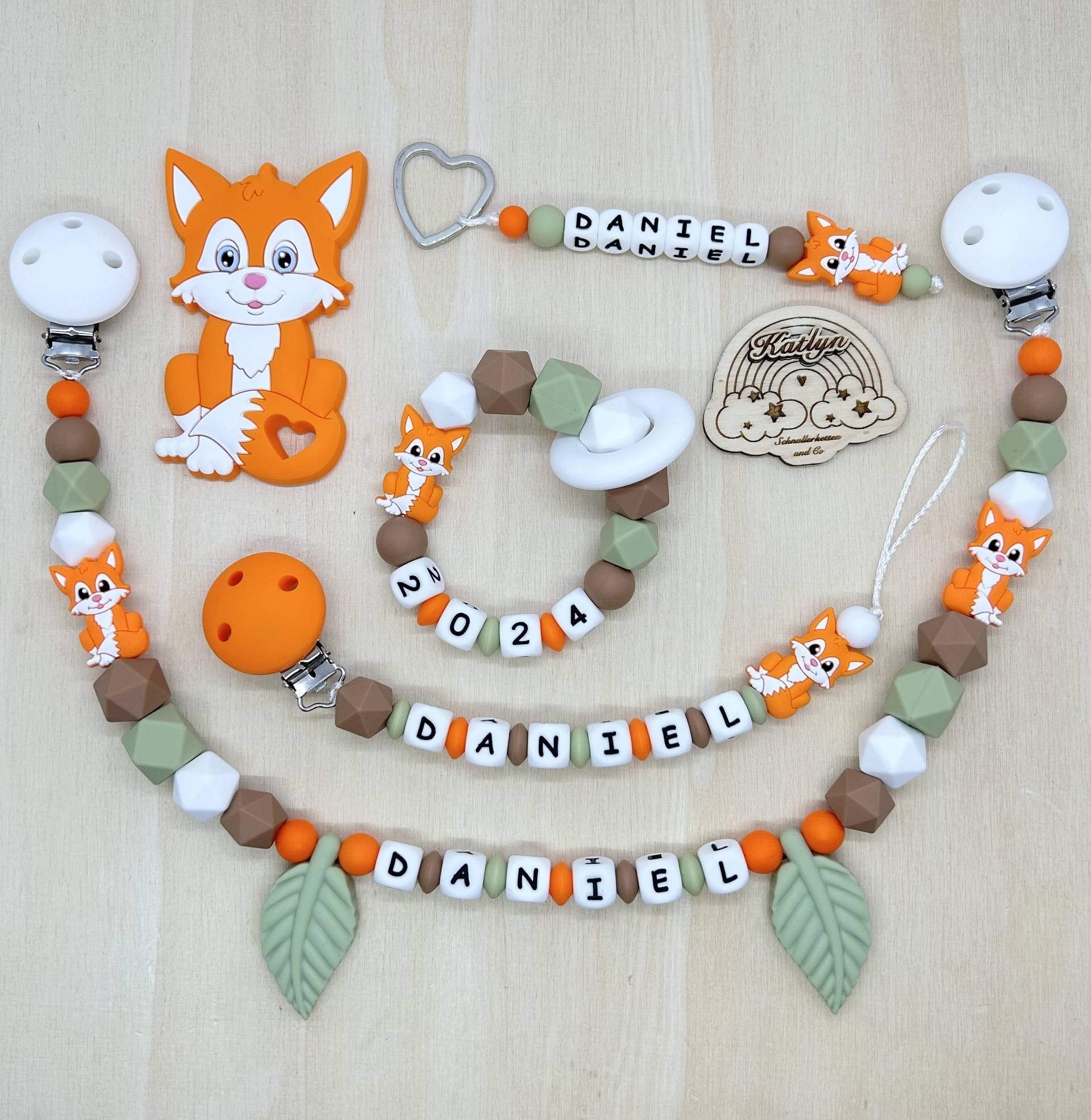 Babygeschenk Schnullerkette Mit Name , Kinderwagenkette, Schlüsselanhänger Und Greifling Aus Silikon Perlen Fuchs + Ring Adaptor Gratis Babygeschenk Schnullerkette Mit Name , Kinderwagenkette, Schlüsselanhänger Und Greifling Aus Silikon Perlen Fuchs + Ring Adaptor Gratis von Etsy - Handmadekatlyn