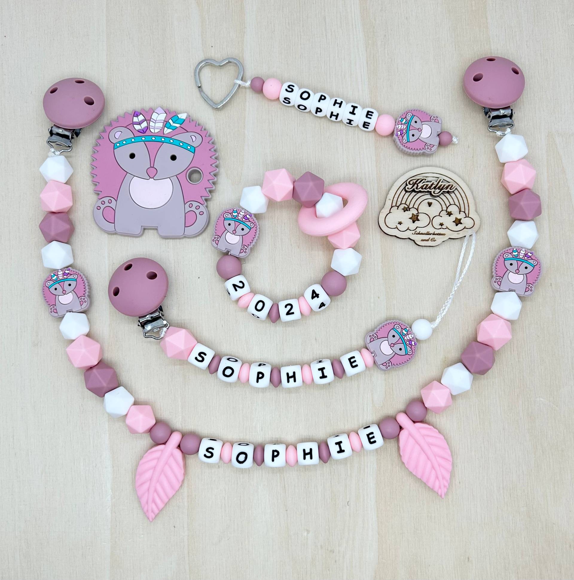 Babygeschenk Schnullerkette Mit Name , Kinderwagenkette, Schlüsselanhänger Und Greifling Aus Silikon Perlen Igel + Ring Adaptor Gratis Babygeschenk Schnullerkette Mit Name , Kinderwagenkette, Schlüsselanhänger Und Greifling Aus Silikon Perlen Igel + Ring Adaptor Gratis von Etsy - Handmadekatlyn