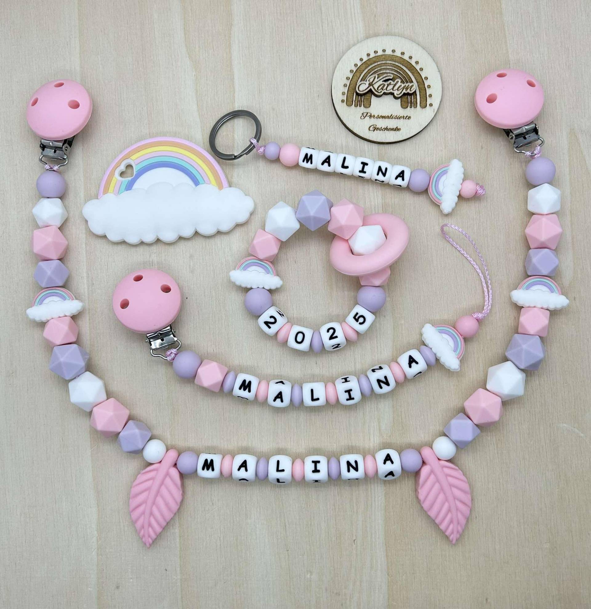 Babygeschenk Schnullerkette Mit Name , Kinderwagenkette, Schlüsselanhänger Und Greifling Aus Silikon Perlen Regebogen + Ring Adaptor Gratis Babygeschenk Schnullerkette Mit Name , Kinderwagenkette, Schlüsselanhänger Und Greifling Aus Silikon Perlen Regebogen + Ring Adaptor Gratis von Etsy - Handmadekatlyn