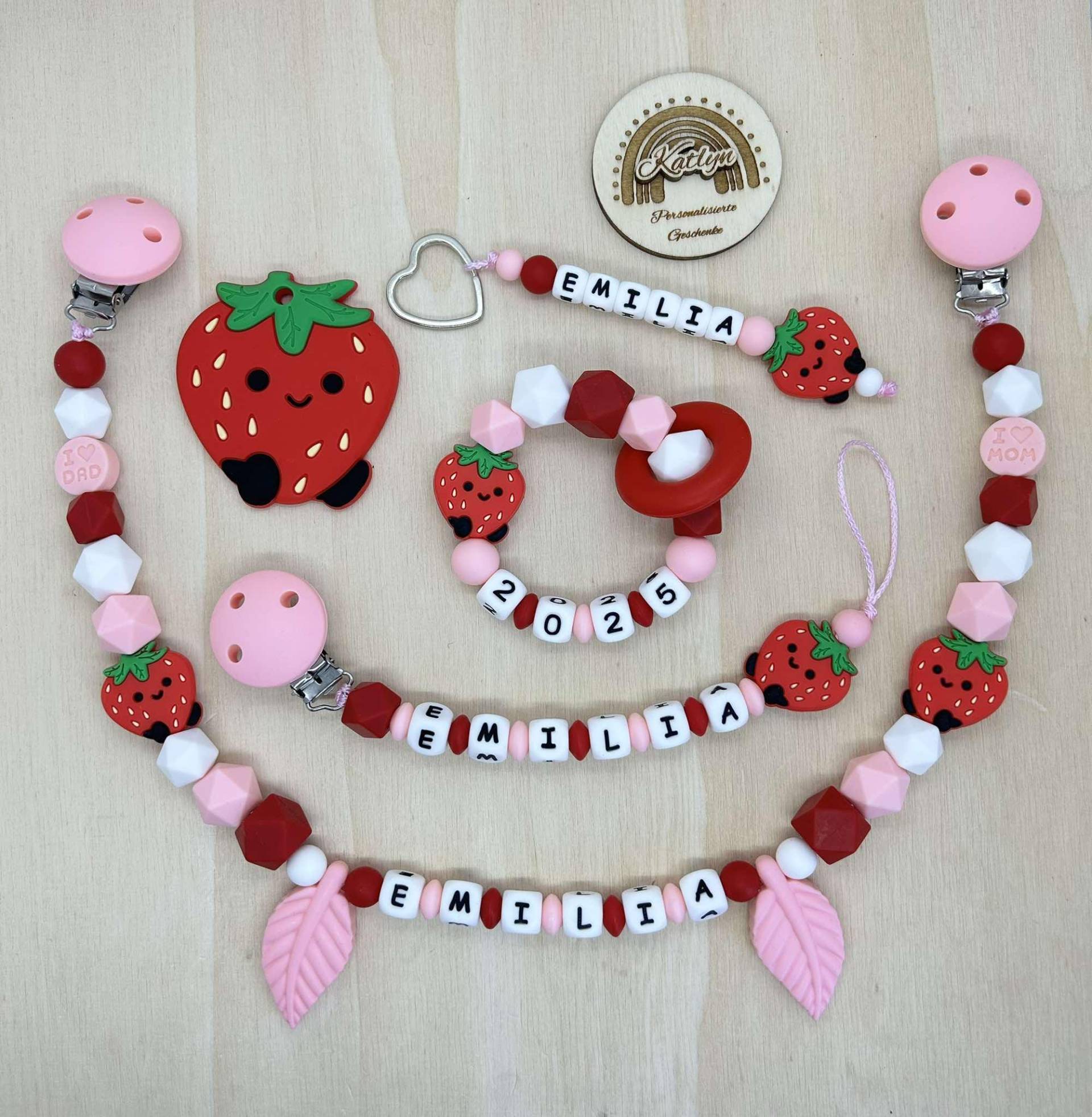 Babygeschenk Schnullerkette Mit Name Set Erdbeeren, Kinderwagenkette, Schlüsselanhänger , Greifling Aus Silikon Perlen+ Ring Adaptor Gratis von Etsy - Handmadekatlyn