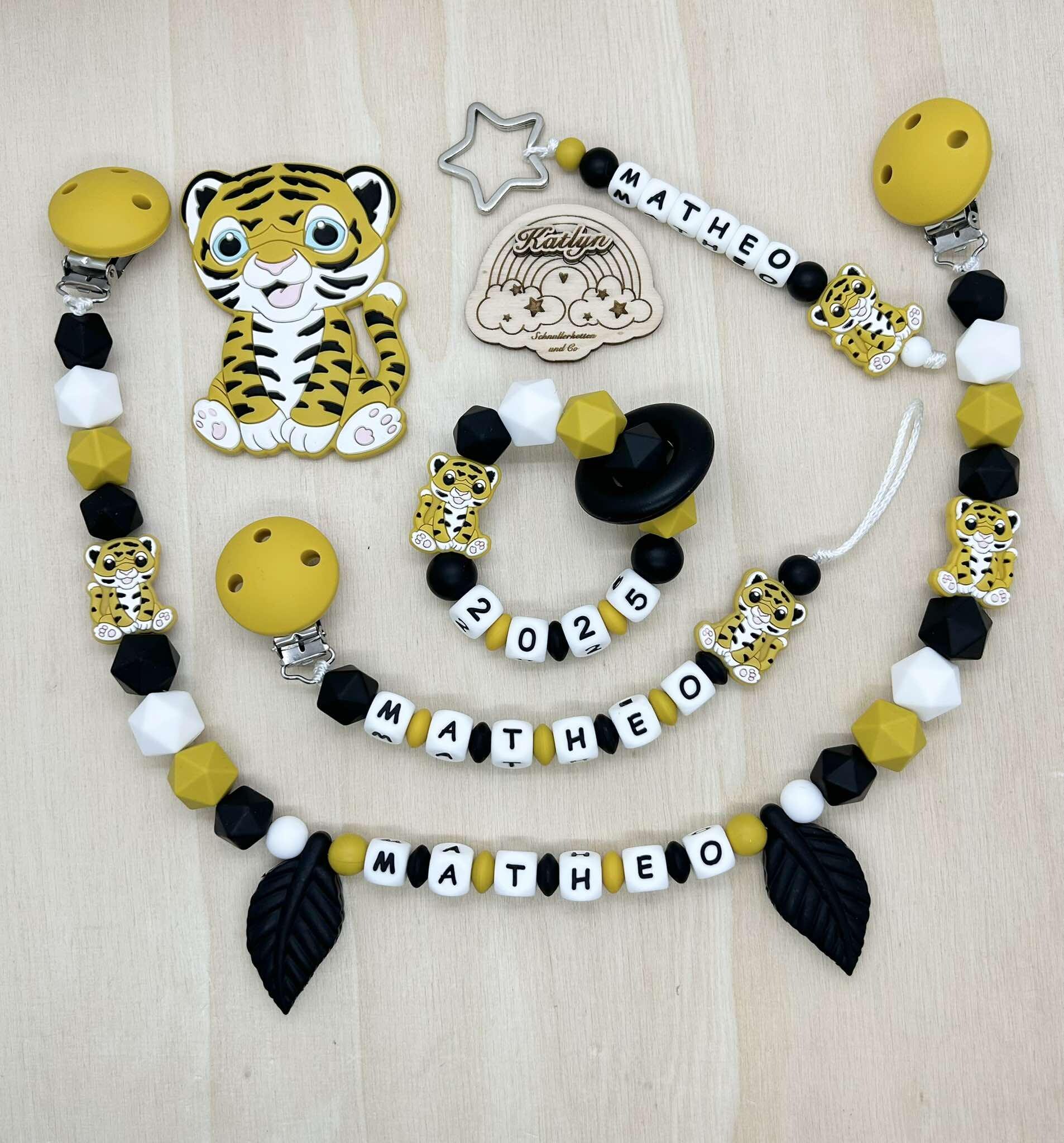 Schnullerkette Mit Name Kinderwagenkette Greifling Schlüsselanhänger Tiger Geschenk Set , Gratis Ring Adaptor Schnullerkette Mit Name Kinderwagenkette Greifling Schlüsselanhänger Tiger Geschenk Set , Gratis Ring Adaptor von Etsy - Handmadekatlyn