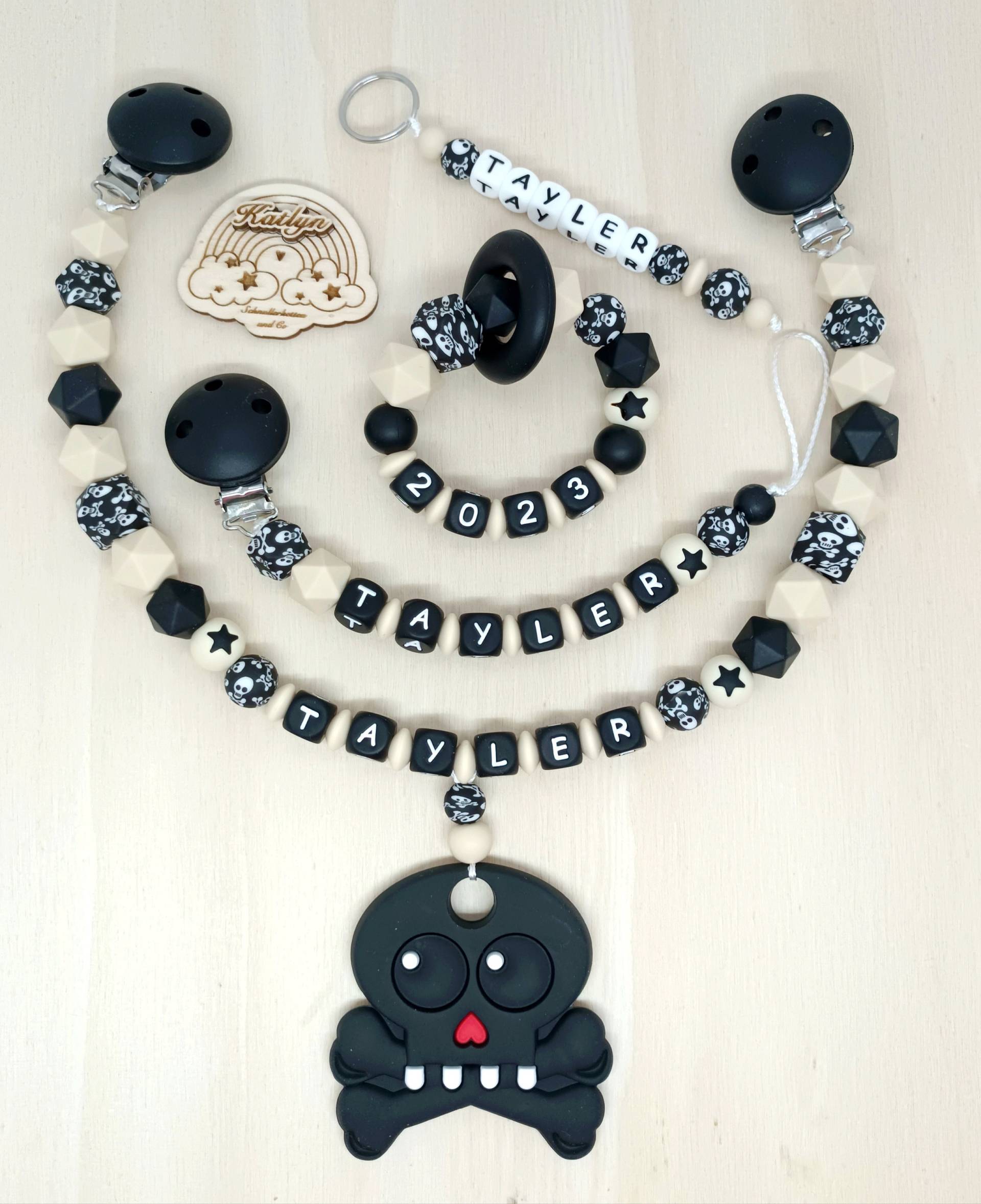 Schnullerkette Mit Name Komplettset, Kinderwagenkette, Schlüsselanhänger Und Greifling Aus Silikon Perlen+ Adaptor Gratis Schnullerkette Mit Name Komplettset, Kinderwagenkette, Schlüsselanhänger Und Greifling Aus Silikon Perlen+ Adaptor Gratis von Etsy - Handmadekatlyn