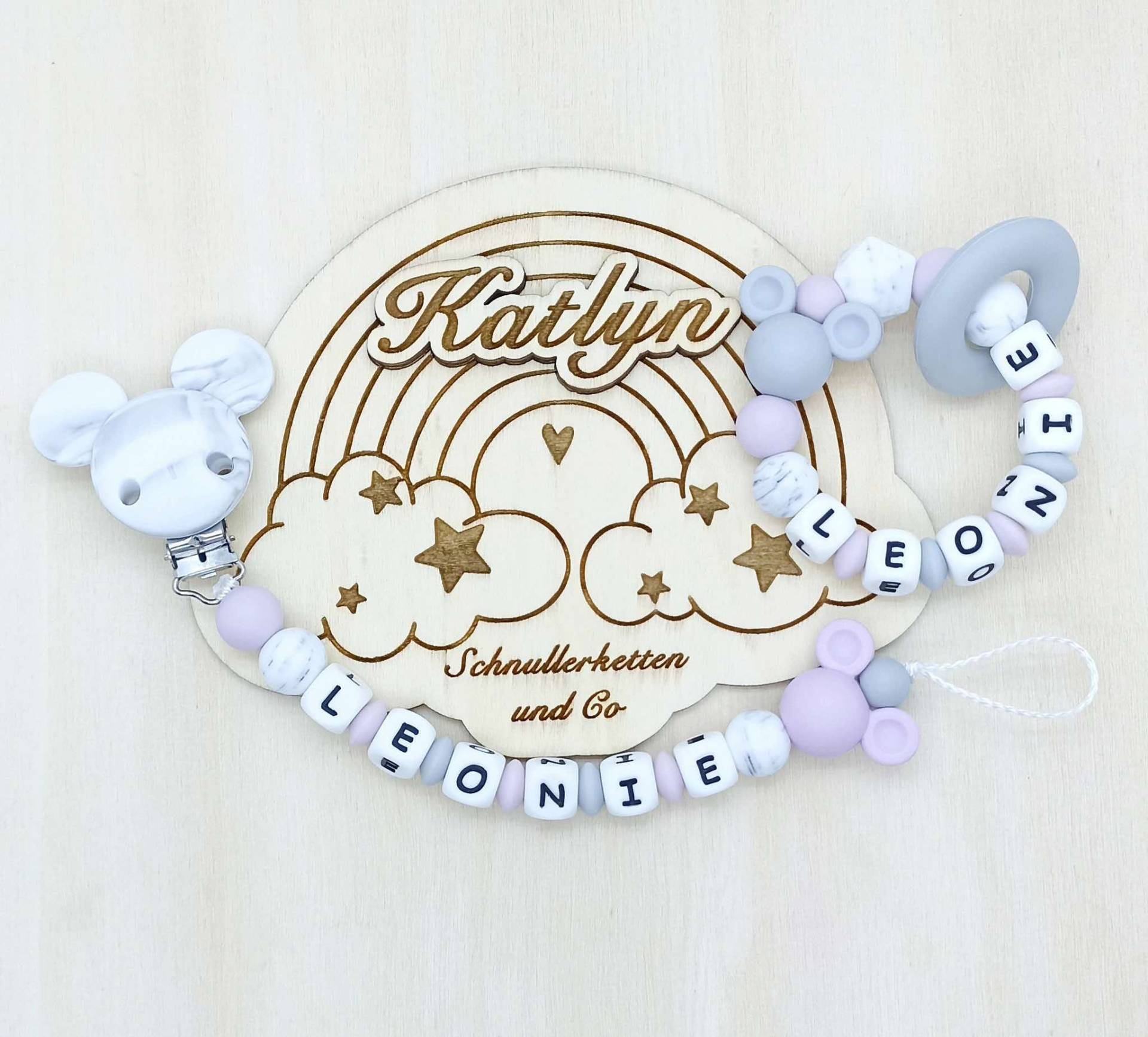 Schnullerkette Mit Name Und Greifling Set Geburtsjahr Aus Silikon + Adaptor Ring Schnullerkette Mit Name Und Greifling Set Geburtsjahr Aus Silikon + Adaptor Ring von Etsy - Handmadekatlyn