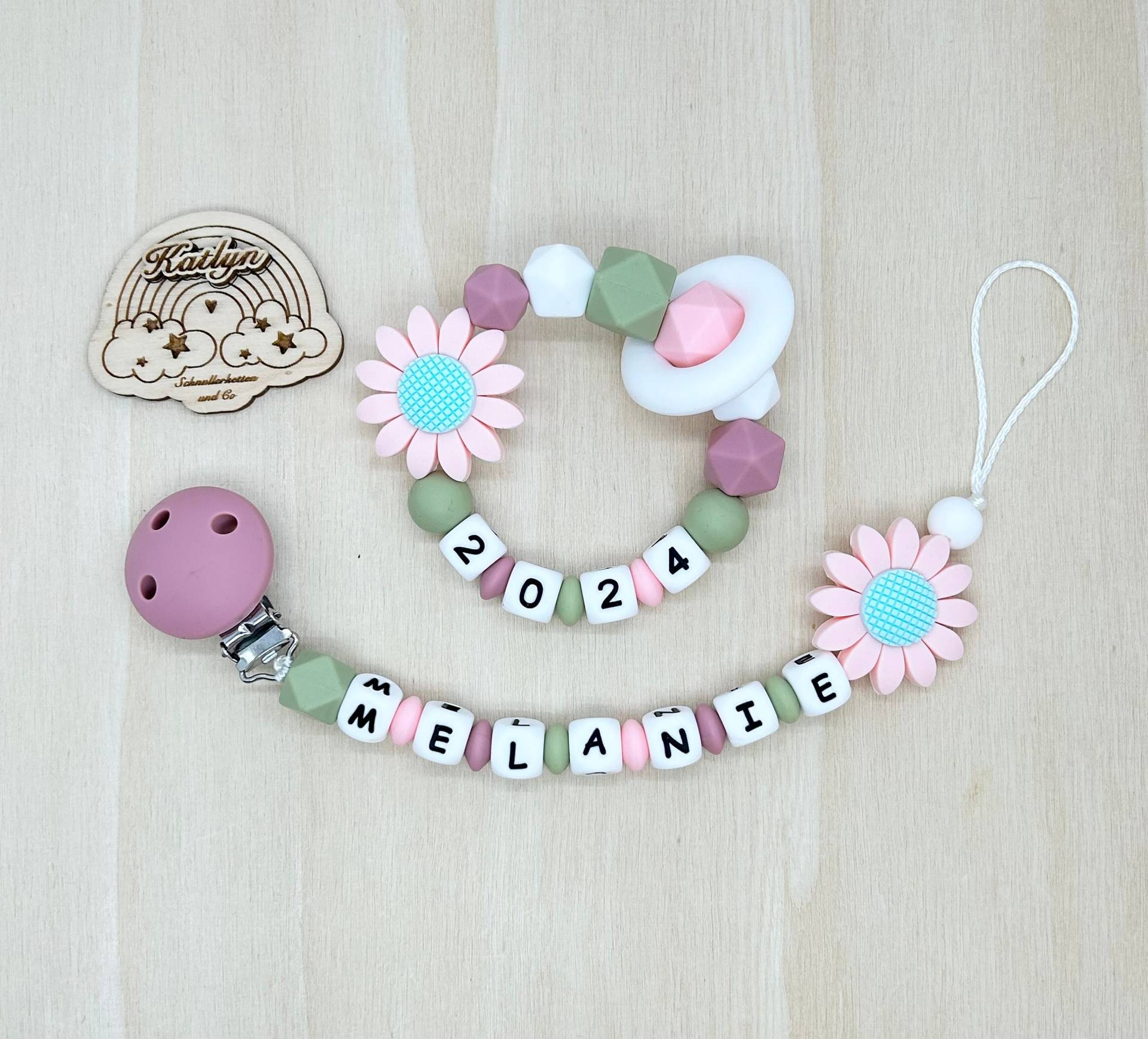 Schnullerkette Und Greifling Gänseblume Set Mit Namen Aus Silikon Perlen Mädchen+ Adaptor Gratis Schnullerkette Und Greifling Gänseblume Set Mit Namen Aus Silikon Perlen Mädchen+ Adaptor Gratis von Etsy - Handmadekatlyn