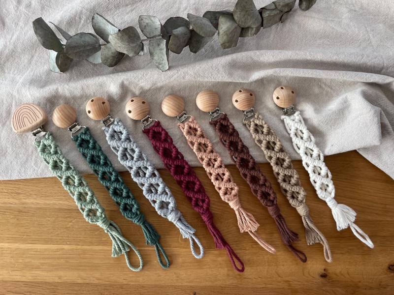 Makramee Schnullerkette | Versch. Farben Boho Geschenkidee Baby von Etsy - HandmadelovebyCo