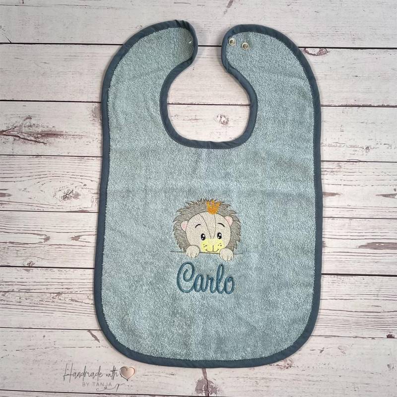 Baby Lätzchen Mit Löwen Und Namen Bestickt | Personalisiert Spucktuch Blau Groß I Geschenk Zur Babyparty Geschenkidee Geburt von Etsy - HandmadelovebyTanja