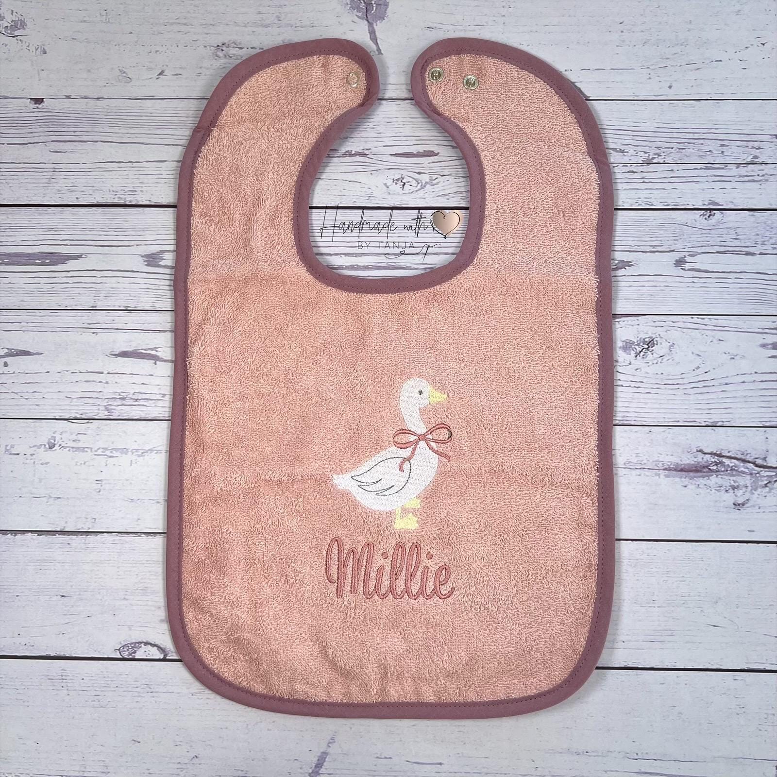 Lätzchen Mit Namen Und Gans Bestickt I Personalisiertes Babylätzchen Geschenkidee Baby Spucktuch Personalisiert Lätzchen Mit Namen Und Gans Bestickt I Personalisiertes Babylätzchen Geschenkidee Baby Spucktuch Personalisiert von Etsy - HandmadelovebyTanja