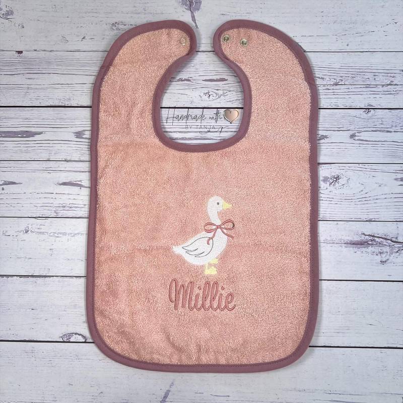 Lätzchen Mit Namen Und Gans Bestickt I Personalisiertes Babylätzchen Geschenkidee Baby Spucktuch Personalisiert von Etsy - HandmadelovebyTanja