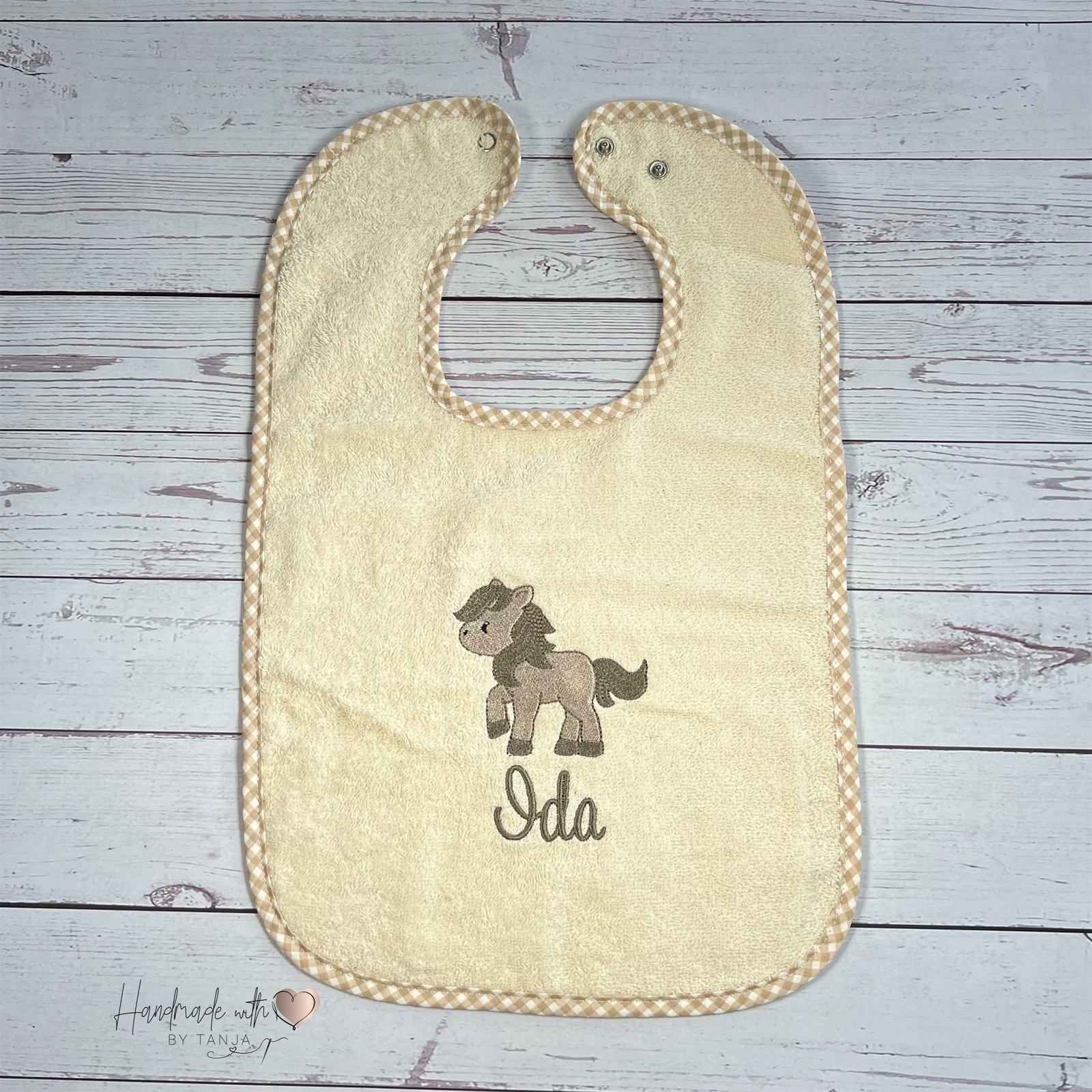 Lätzchen Mit Pferd Und Namen Bestickt | Spucktuch Personalisiert Babylatz Motiv Wunschnamen Baby Geschenk Lätzchen Mit Pferd Und Namen Bestickt | Spucktuch Personalisiert Babylatz Motiv Wunschnamen Baby Geschenk von Etsy - HandmadelovebyTanja