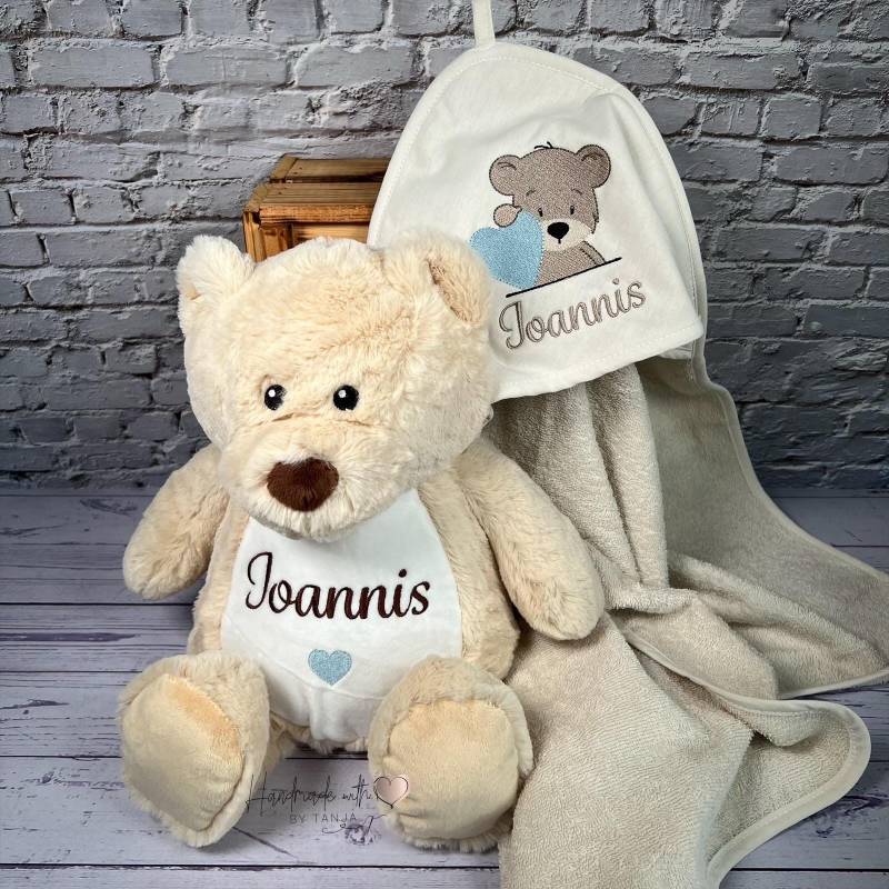 Personalisiertes Babyset Mit Teddybär & Kapuzenhandtuch | Bestickt Namen Und Herz Geschenk Zur Geburt Oder Taufe von Etsy - HandmadelovebyTanja