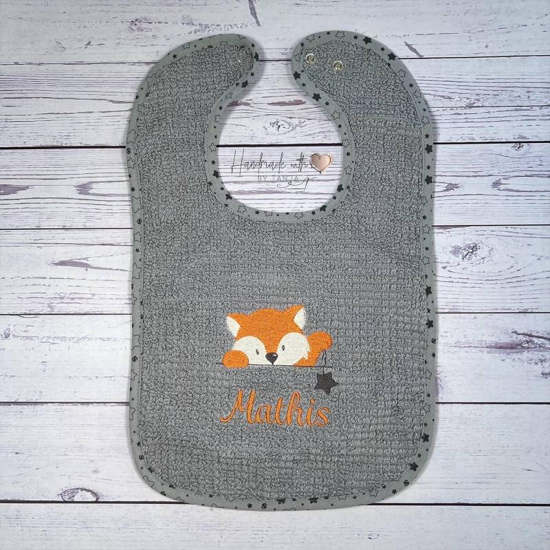 Personalisiertes Bio Lätzchen Mit Name I Fuchs Motiv Babygeschenk Zur Geburt Oder Taufe Spucktuch Grau von Etsy - HandmadelovebyTanja