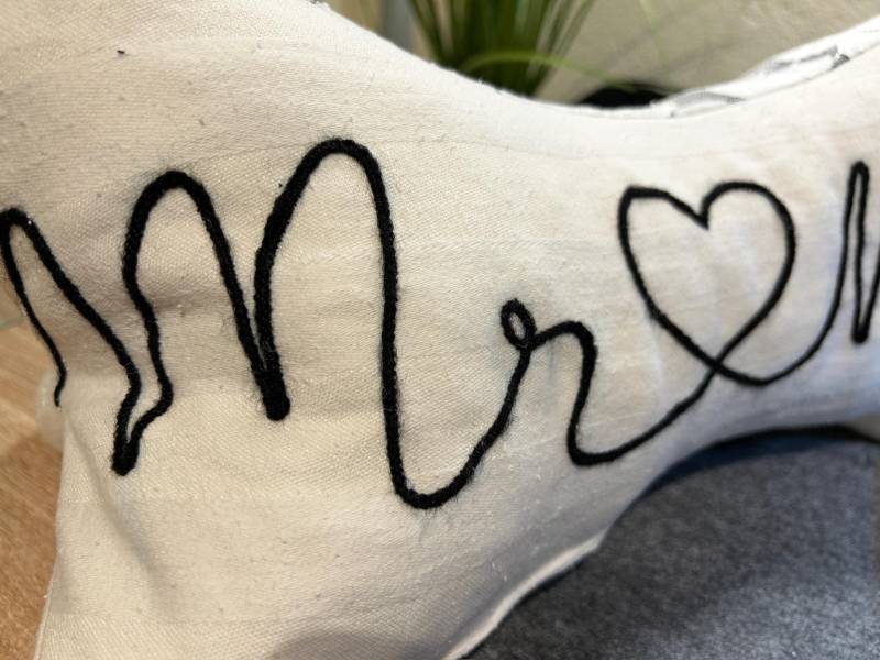 Leseknochen/Nackenkissen Buchstütze Knochenkissen Hochzeit Just Married von Etsy - Handzauberwerk