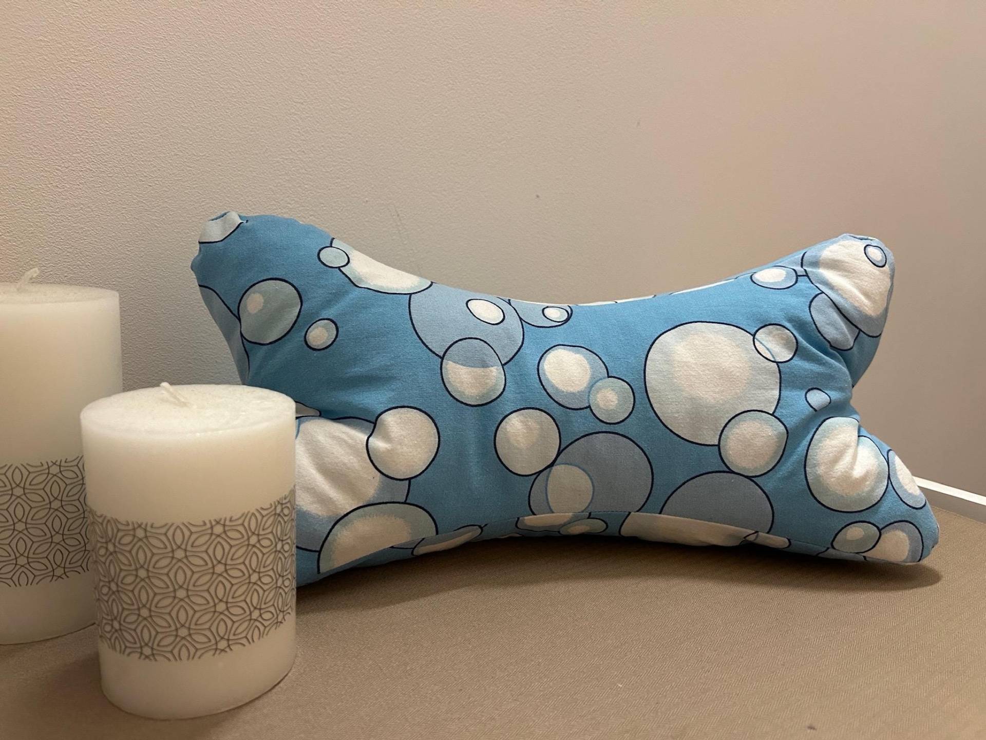 Leseknochen/Nackenkissen Buchstütze Knochenkissen Leseknochen/Nackenkissen Buchstütze Knochenkissen von Etsy - Handzauberwerk