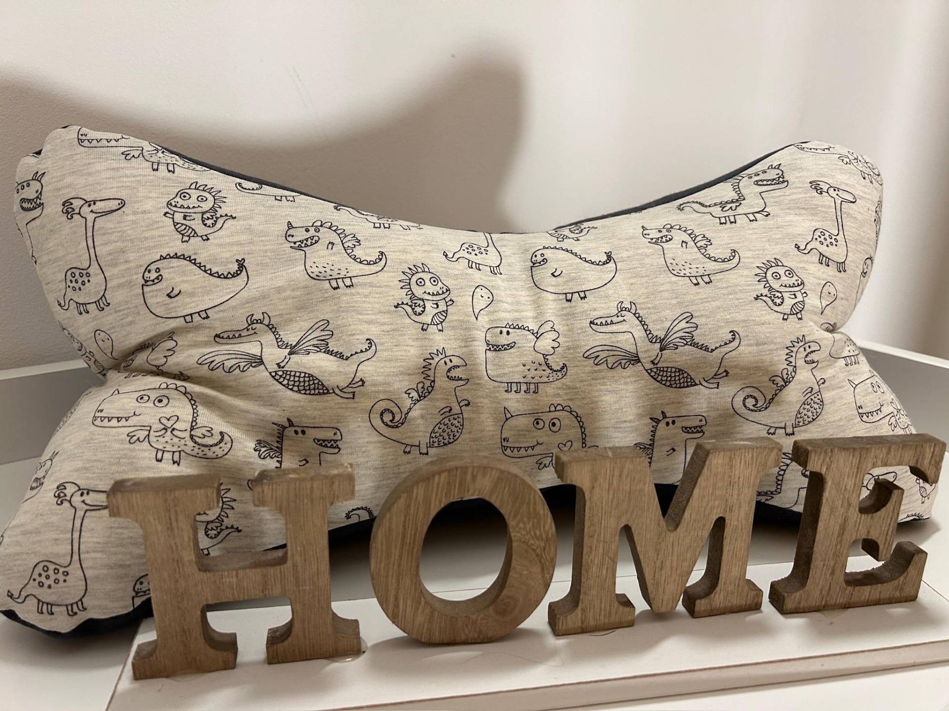 Leseknochen/Nackenkissen Buchstütze Knochenkissen Leseknochen/Nackenkissen Buchstütze Knochenkissen von Etsy - Handzauberwerk