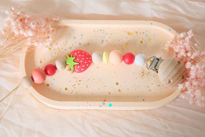 Schnullerkette Bunt Mit Erdbeere, Mädchen Und Jungen, Babygeschenk, Geschenk Geburt Taufe, in Rot & Orange von Etsy - HannaHerzgemacht