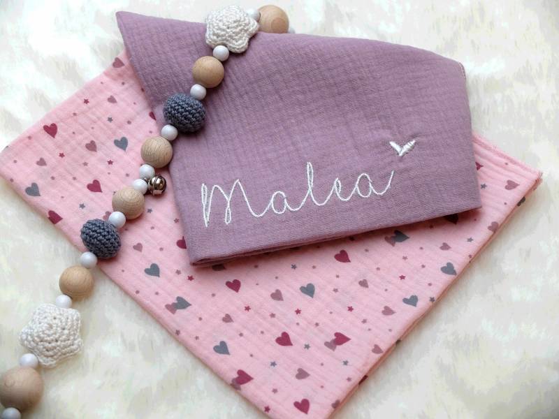2Er Set Musselin Spucktücher/Mit Name Personalisiert Baumwolle Mulltuch Einlagig Baby Und Kleinkind Geschenkset von Etsy - HannisStickecke
