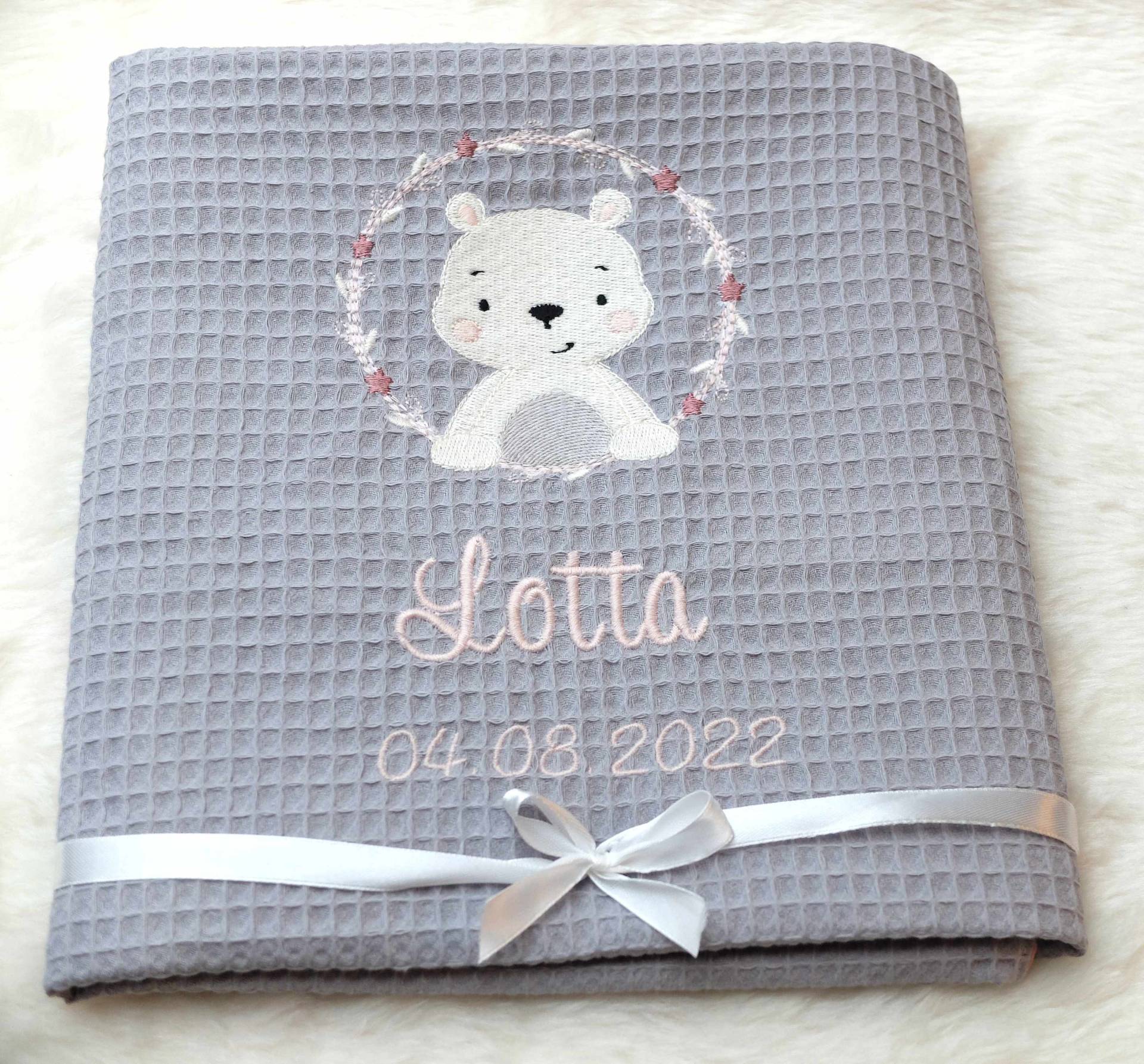 Personalisierte Babydecke Waffelpique /Babygeschenk/Puckdecke/Mit Namen/Personalisiert von Etsy - HannisStickecke
